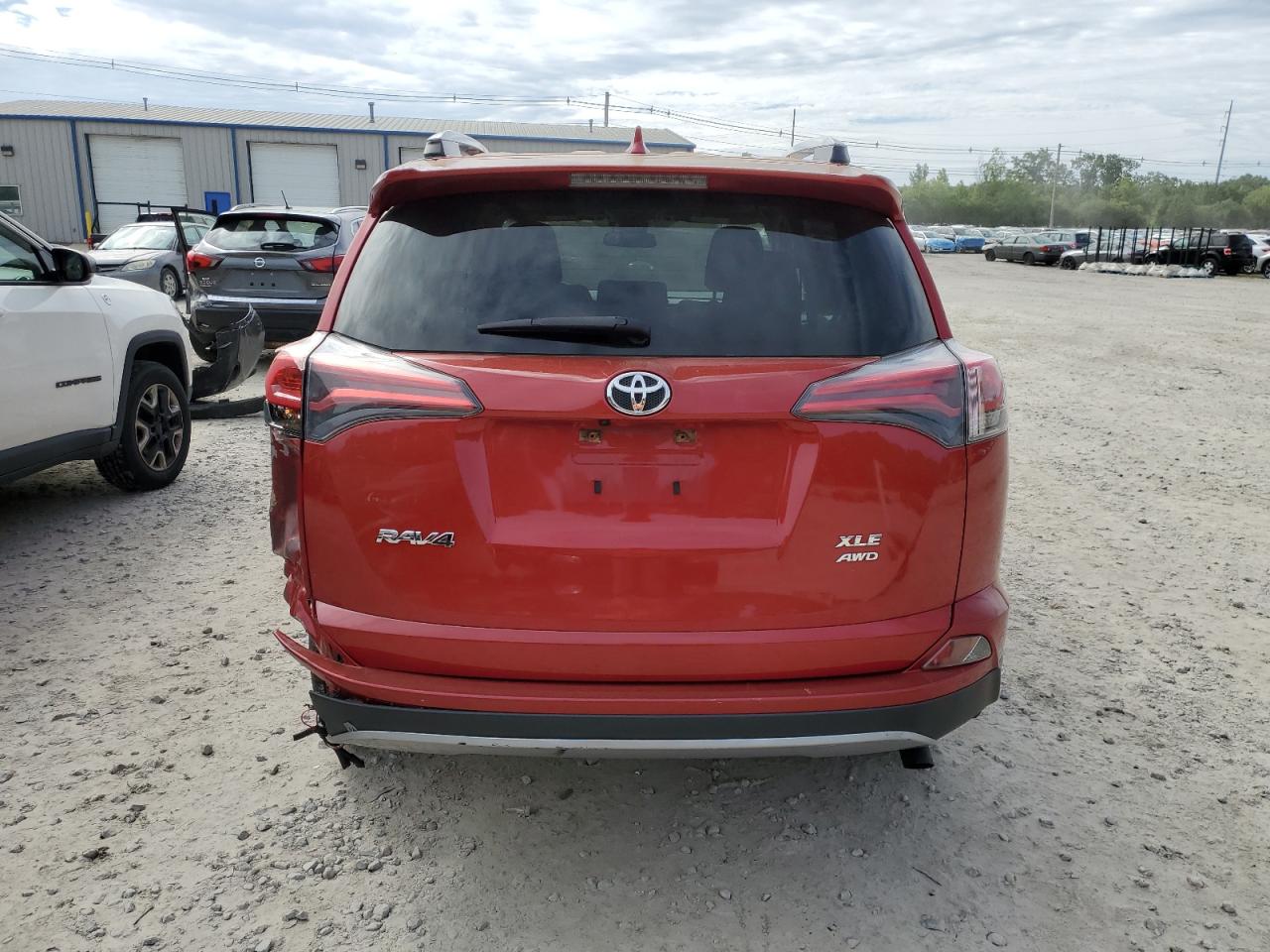 JTMRFREV7HJ111861 2017 Toyota Rav4 Xle