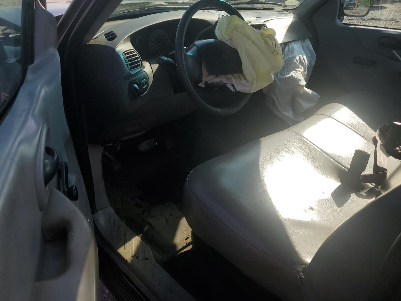 1FTRF17W2YNA88764 2000 Ford F150