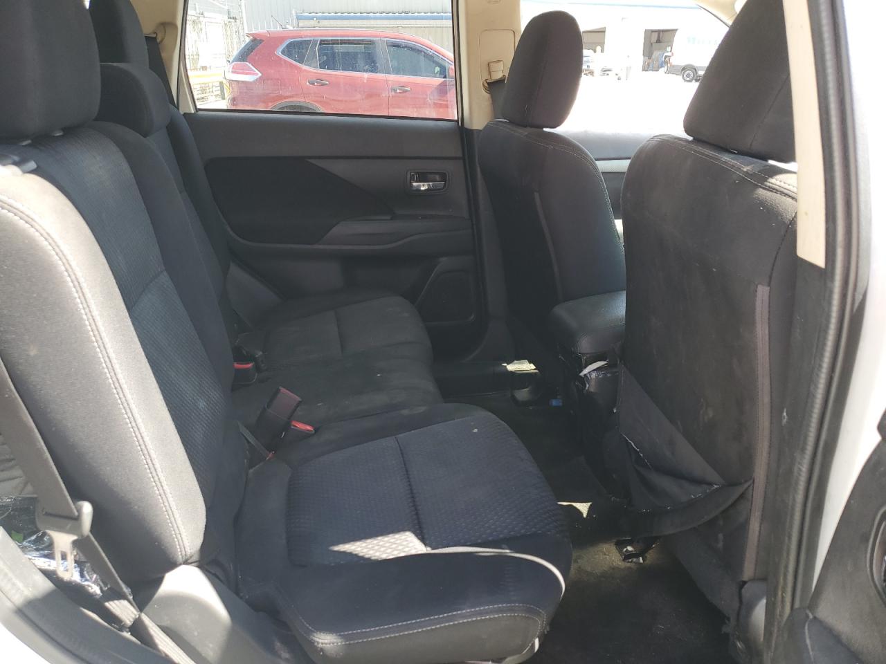 JA4AD2A30HZ014978 2017 Mitsubishi Outlander Es