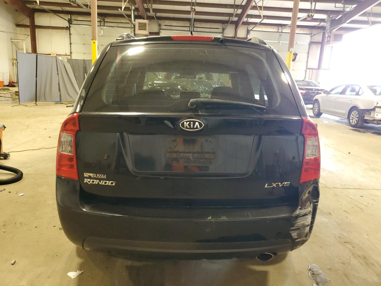 KNAFG526877114508 2007 Kia Rondo Lx