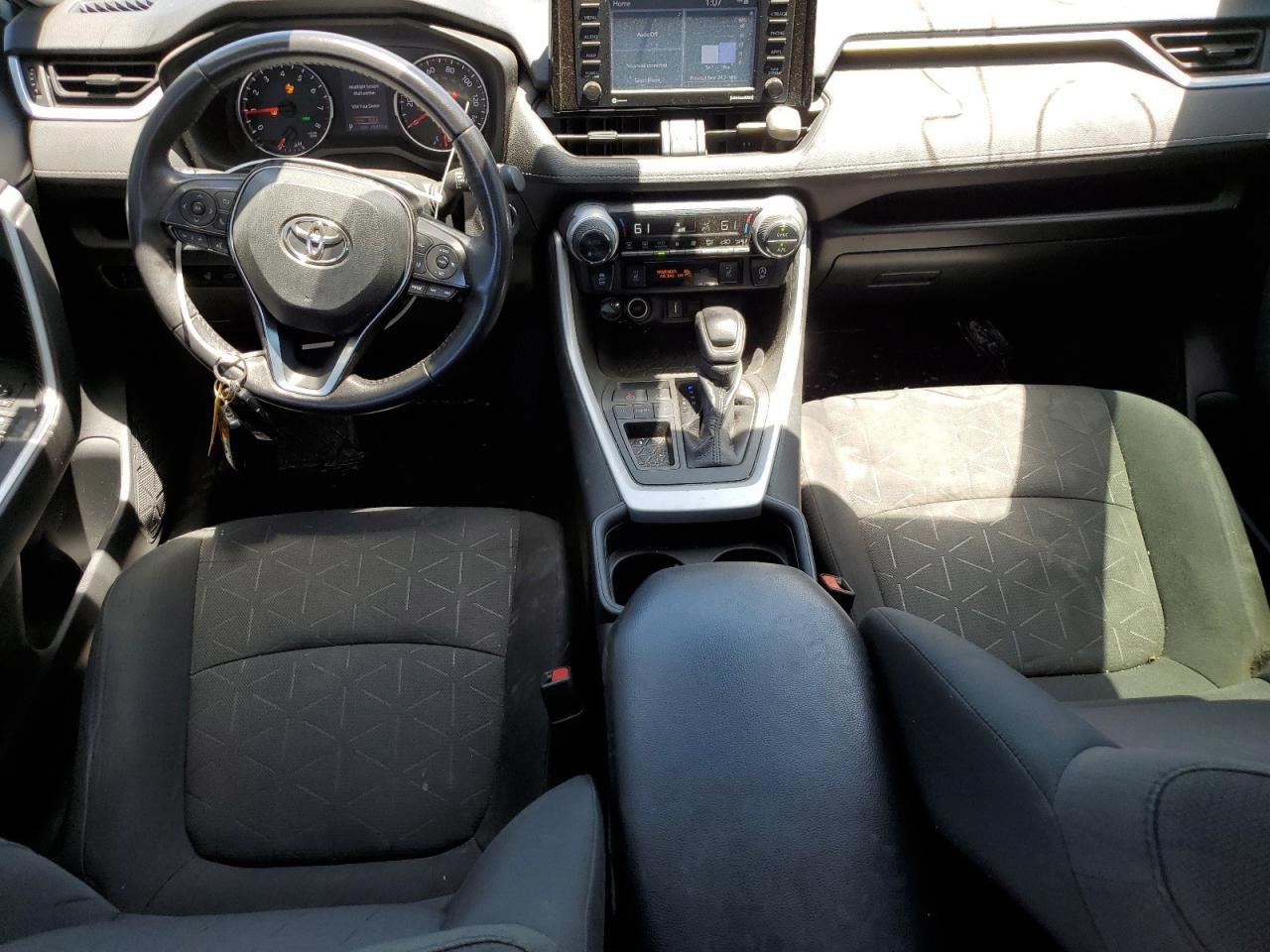 2T3W1RFV2MC085957 2021 Toyota Rav4 Xle