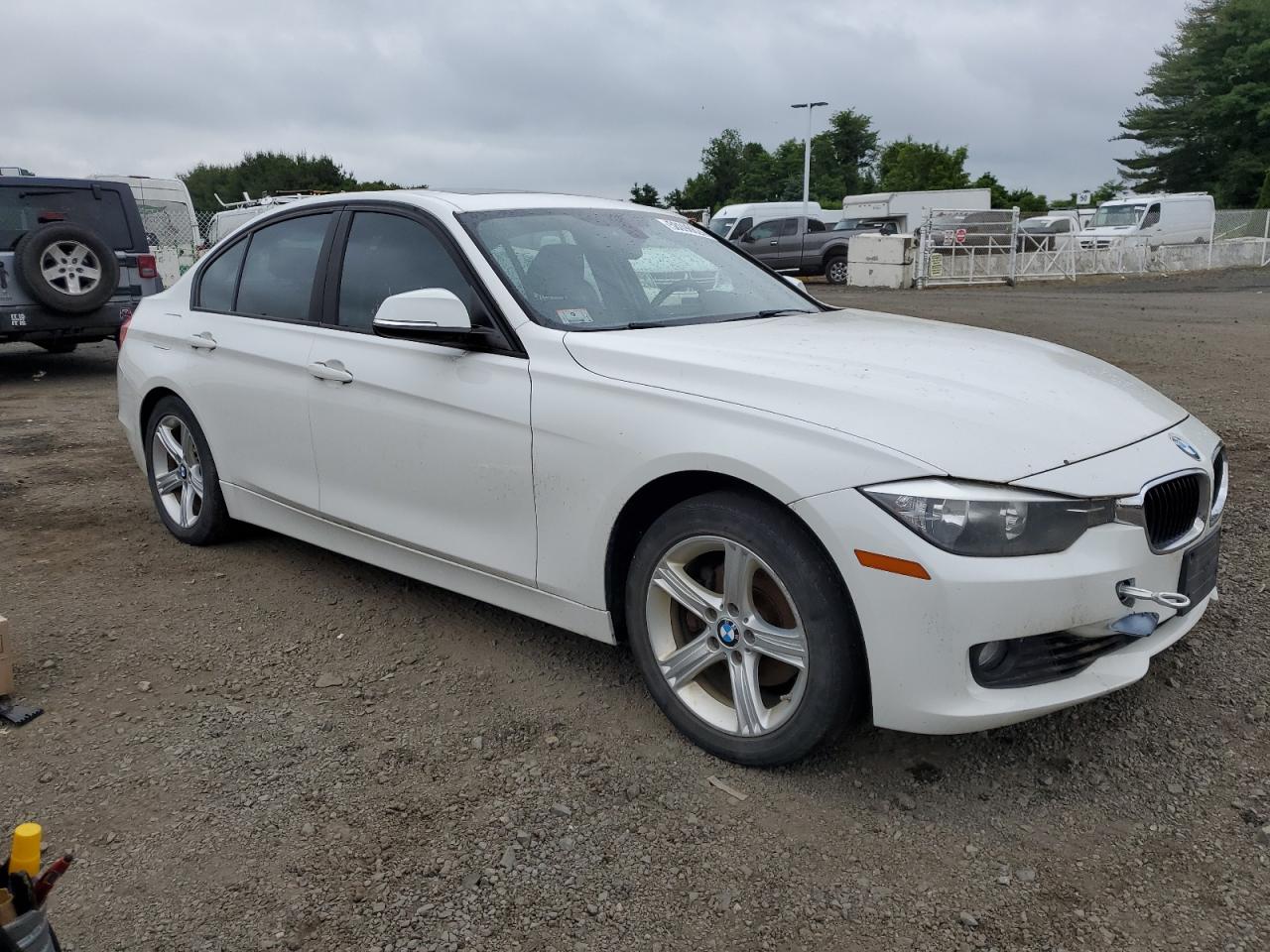 2013 BMW 328 Xi Sulev vin: WBA3B5G56DNS00666