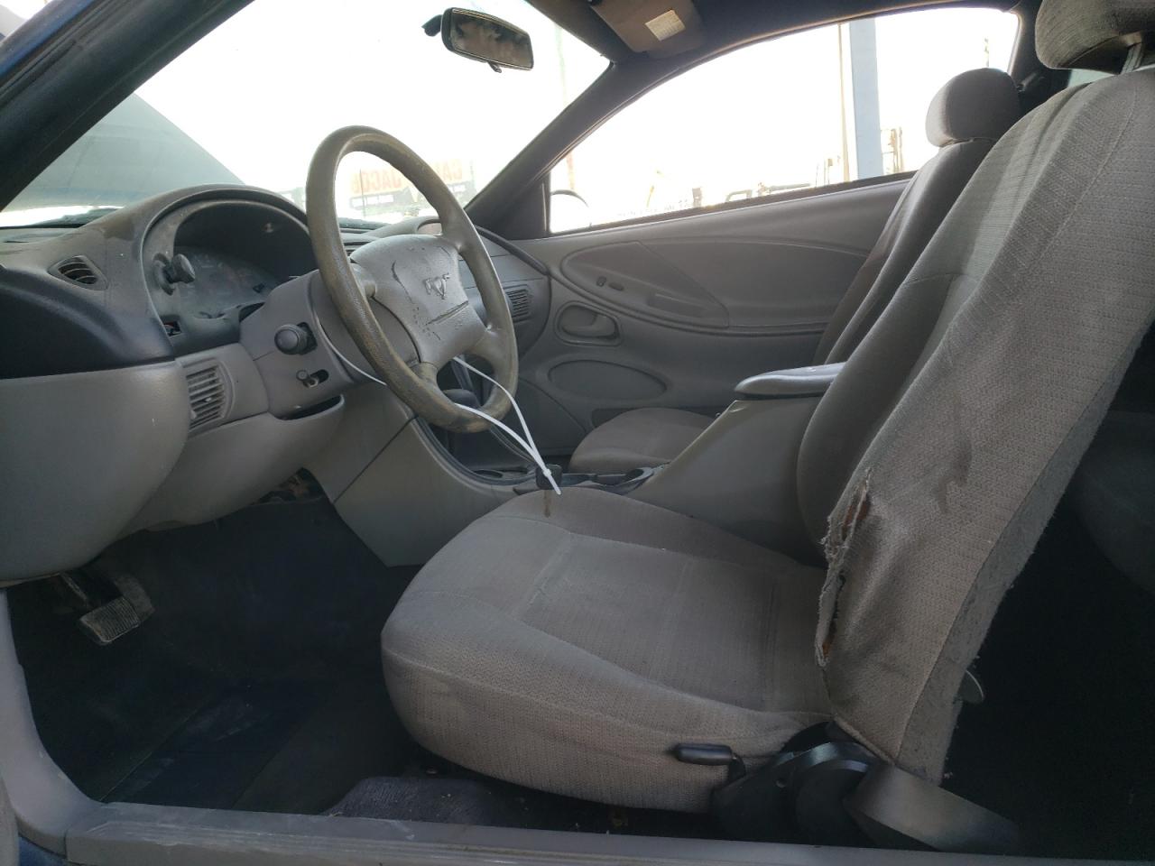 1FAFP4042YF122034 2000 Ford Mustang