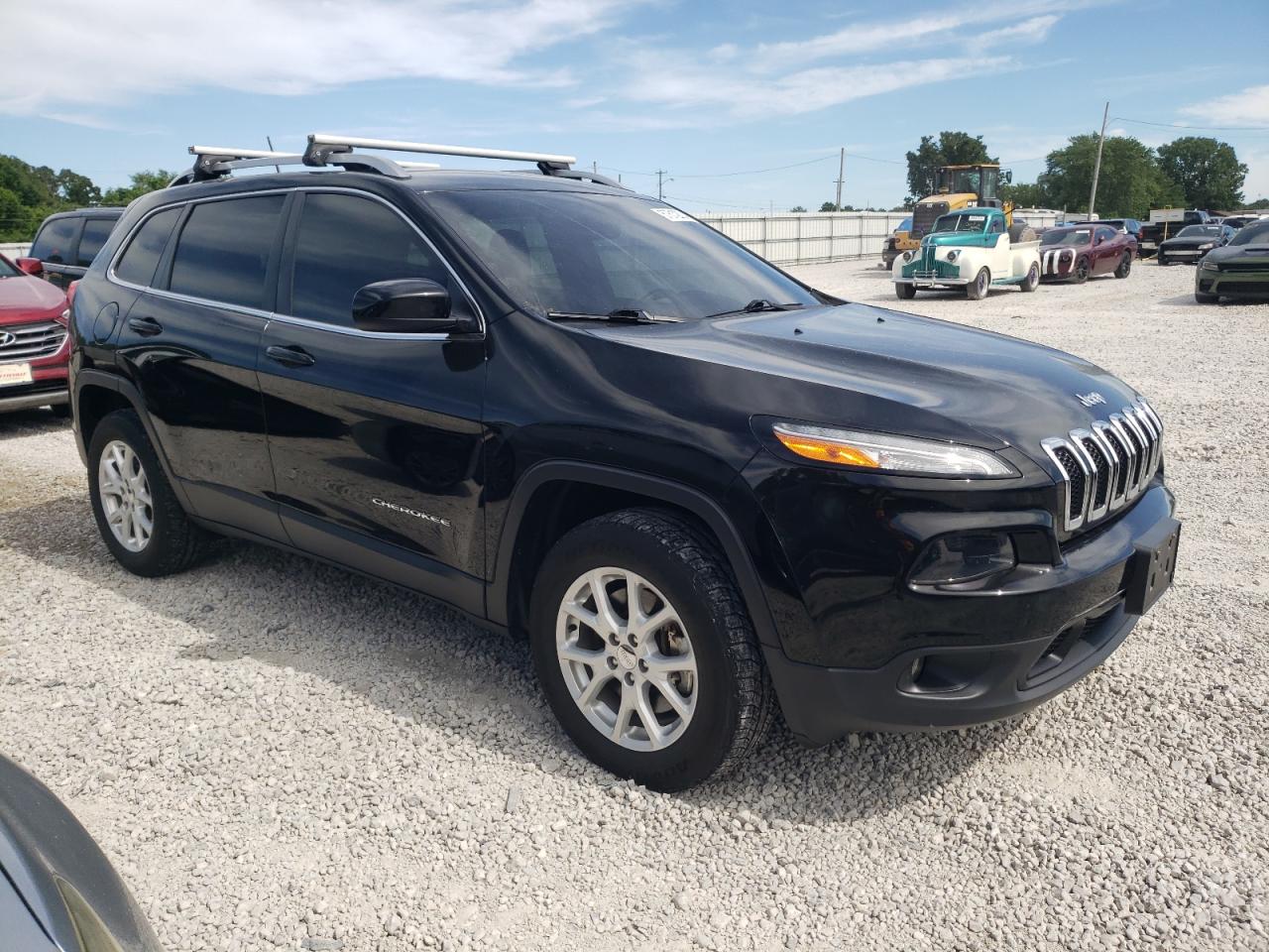 2018 Jeep Cherokee Latitude vin: 1C4PJMCB9JD545334