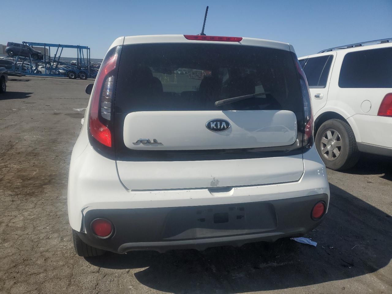 KNDJN2A21J7535008 2018 Kia Soul