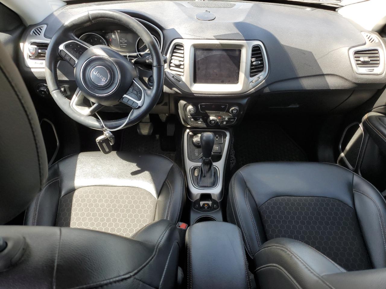 3C4NJDBB6JT178718 2018 Jeep Compass Latitude