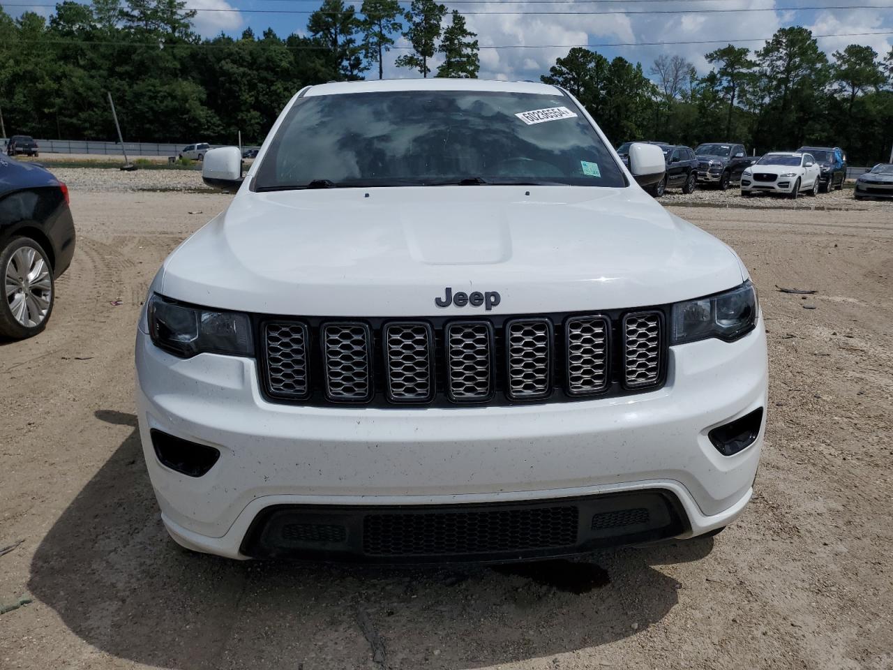 1C4RJEAG2JC429136 2018 Jeep Grand Cherokee Laredo