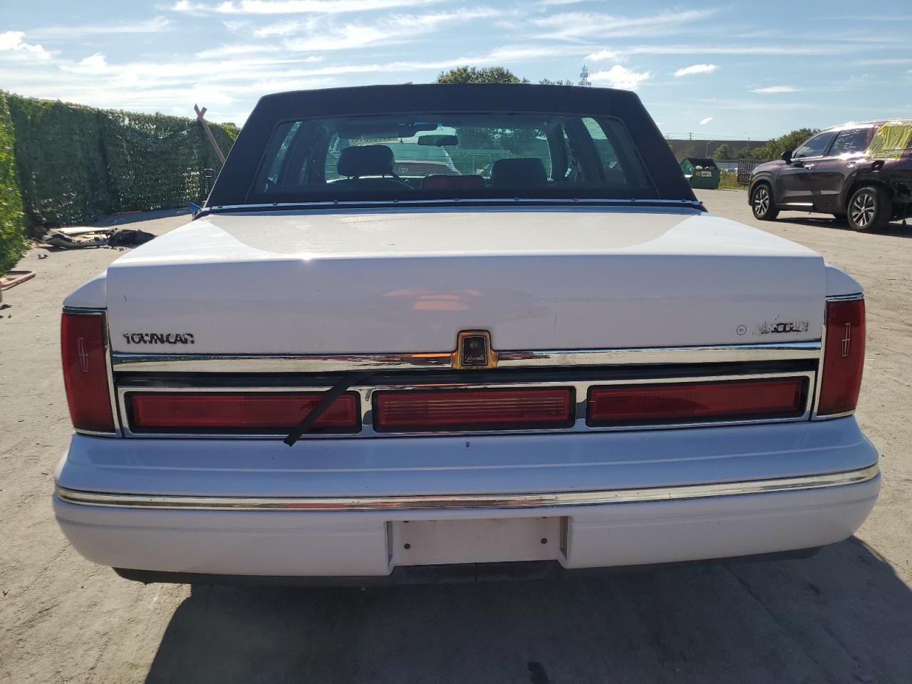 1LNLM81W2VY649130 1997 Lincoln Town Car Executive
