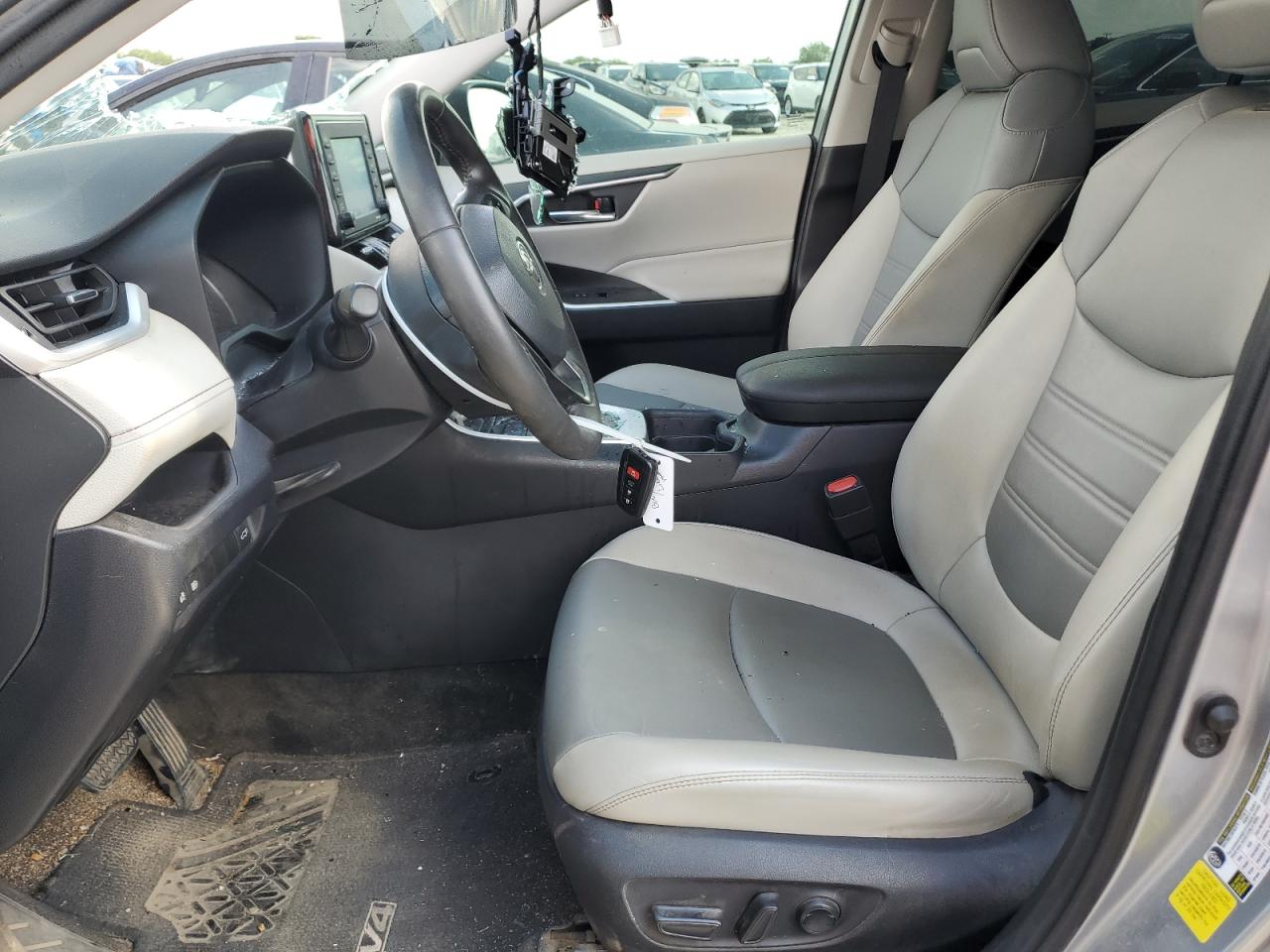 2T3C1RFV4MC088913 2021 Toyota Rav4 Xle Premium