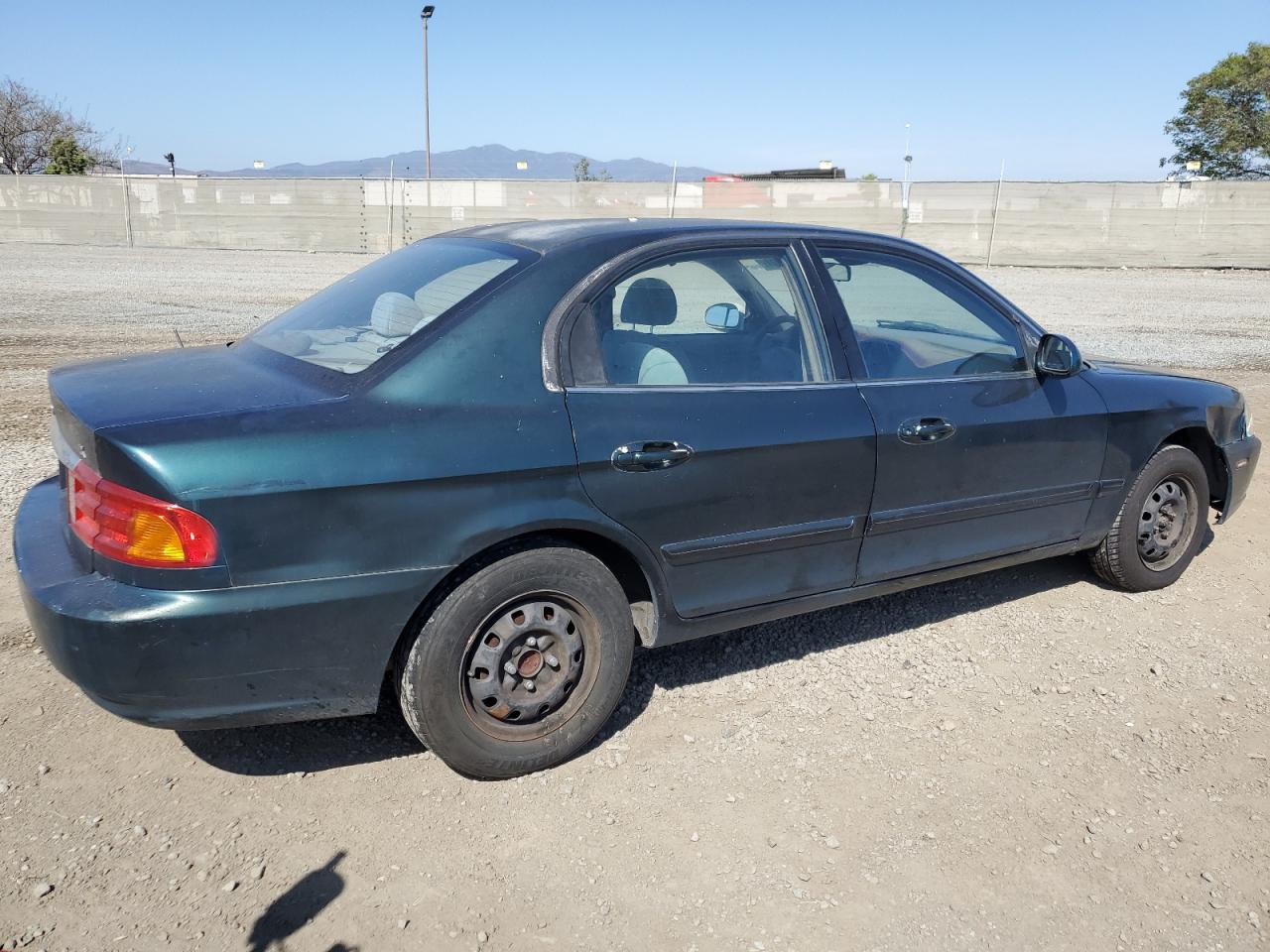 KNAGD126615043463 2001 Kia Optima Magentis