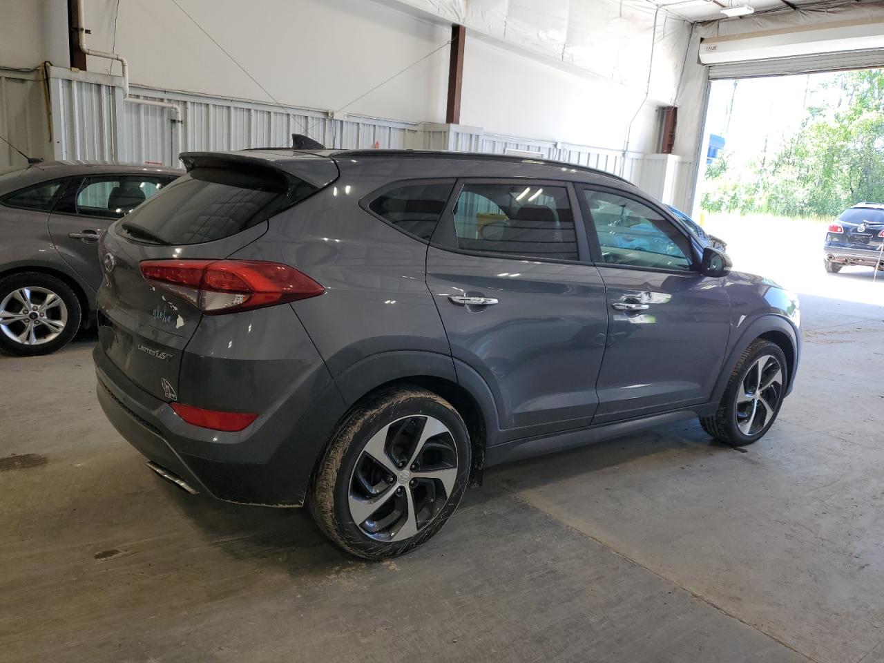 KM8J33A23GU180781 2016 Hyundai Tucson Limited