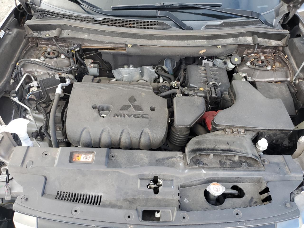 JA4AD3A39KZ028696 2019 Mitsubishi Outlander Se