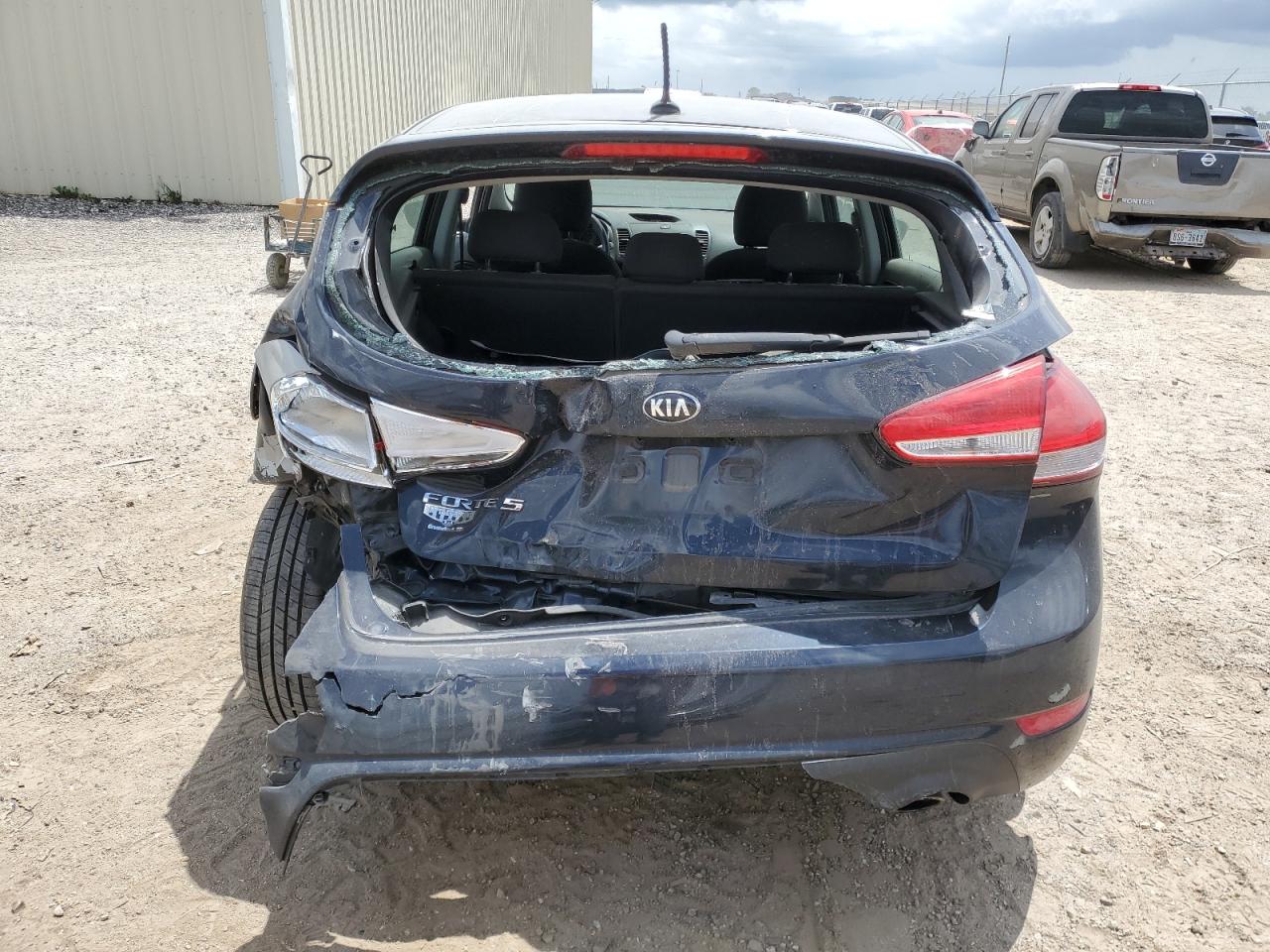 KNAFK5A87H5699838 2017 Kia Forte Lx