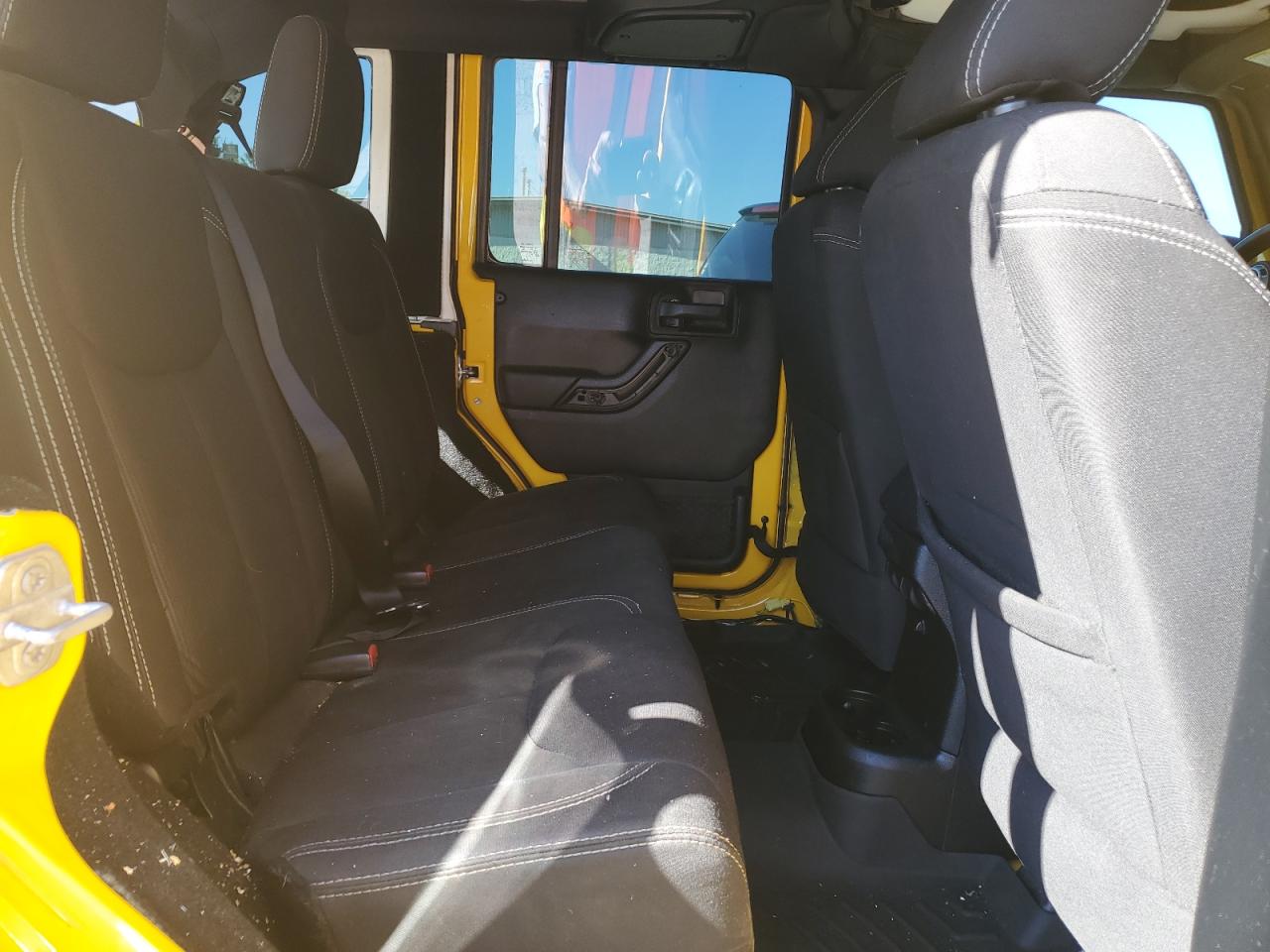 1C4BJWEG3FL665724 2015 Jeep Wrangler Unlimited Sahara