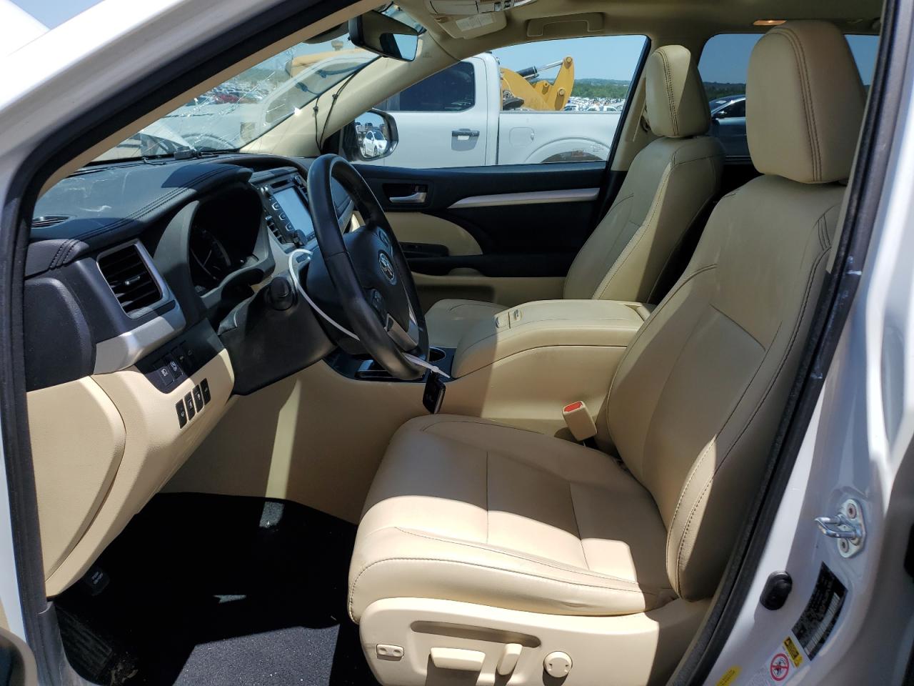 5TDKZRFH3HS518984 2017 Toyota Highlander Se