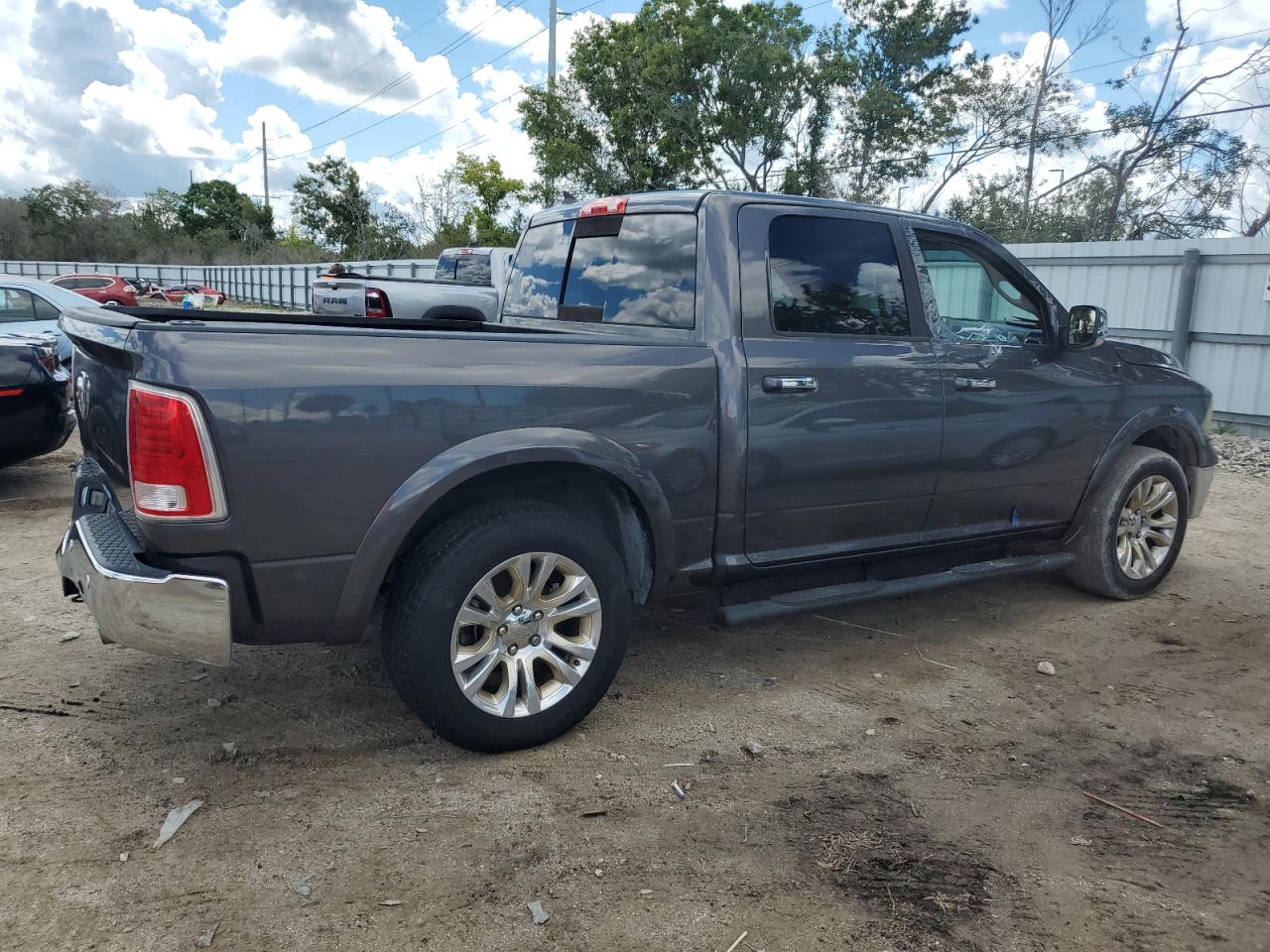 2016 Ram 1500 Laramie vin: 1C6RR6NM1GS201729