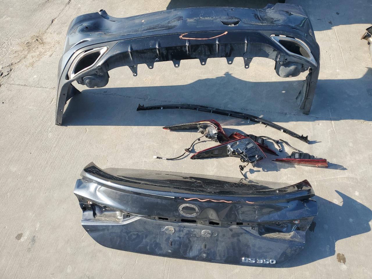 58AGZ1B1XNU114835 2022 Lexus Es 350 Base