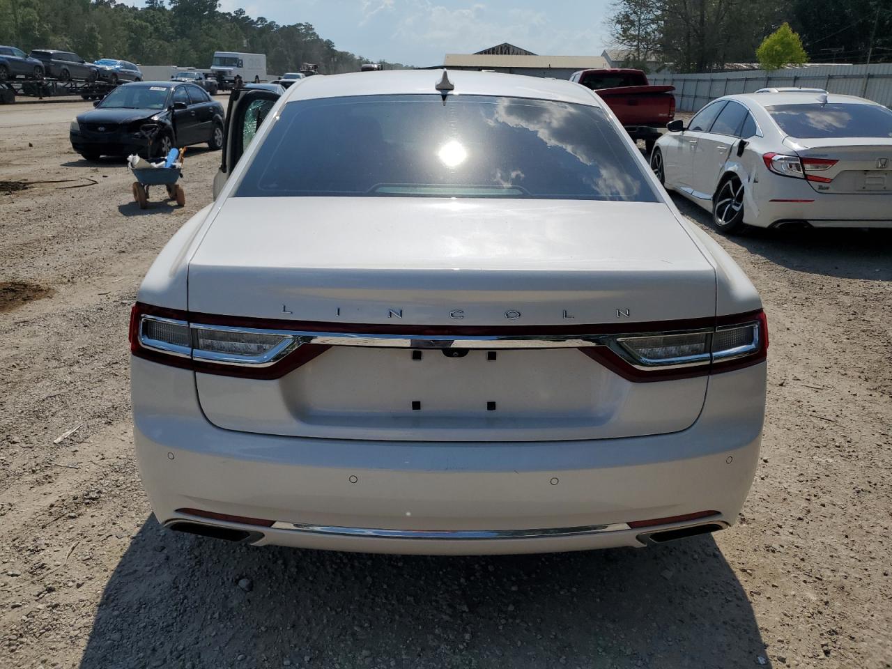 1LN6L9TP1J5605689 2018 Lincoln Continental Select