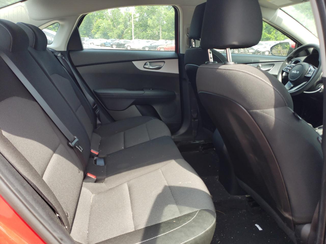 3KPF24AD8NE437563 2022 Kia Forte Fe