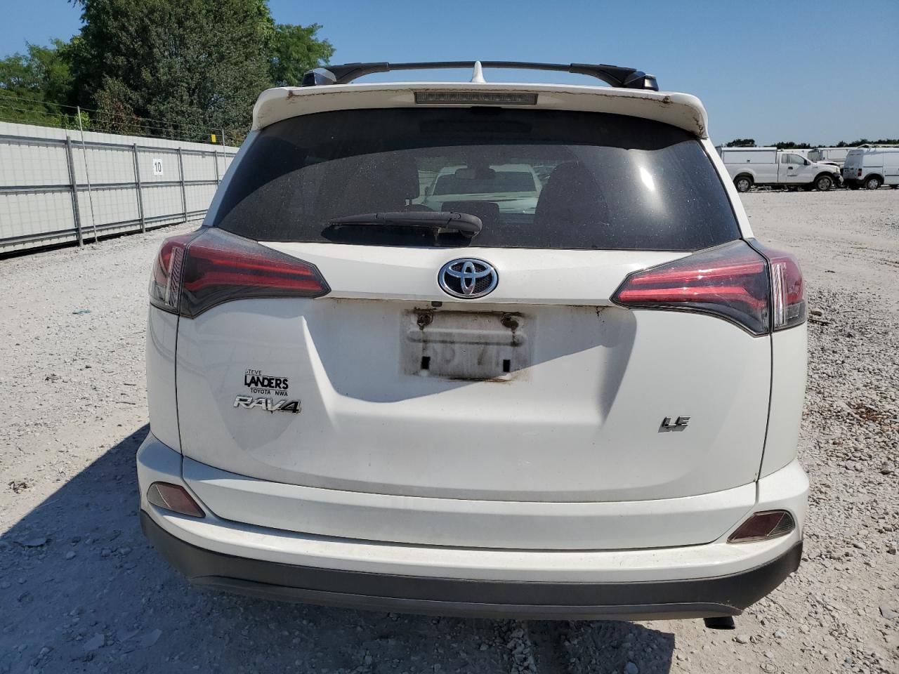 JTMZFREV8HJ703978 2017 Toyota Rav4 Le