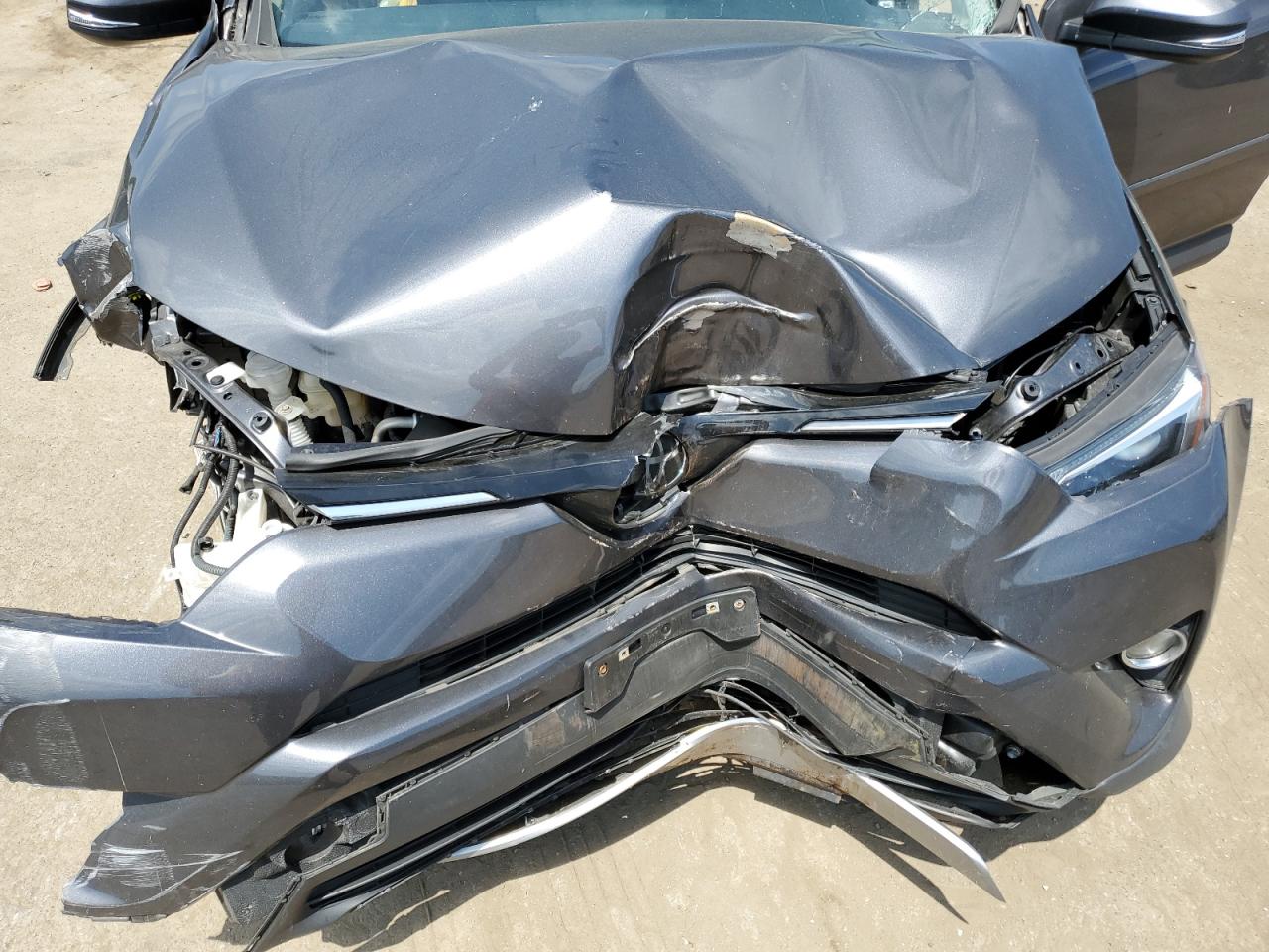 JTMRFREV9HJ162729 2017 Toyota Rav4 Xle