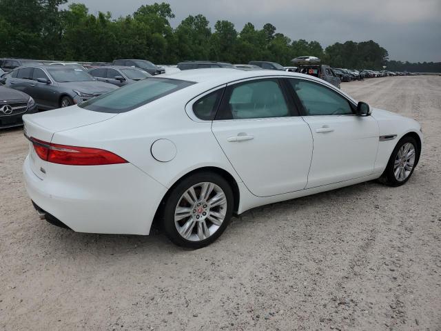 VIN SAJBJ4BV3HCY27850 2017 Jaguar XF, Premium no.3