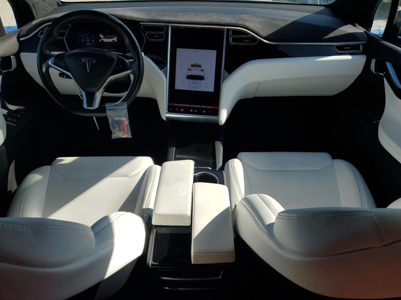 5YJXCBE22HF050018 2017 Tesla Model X