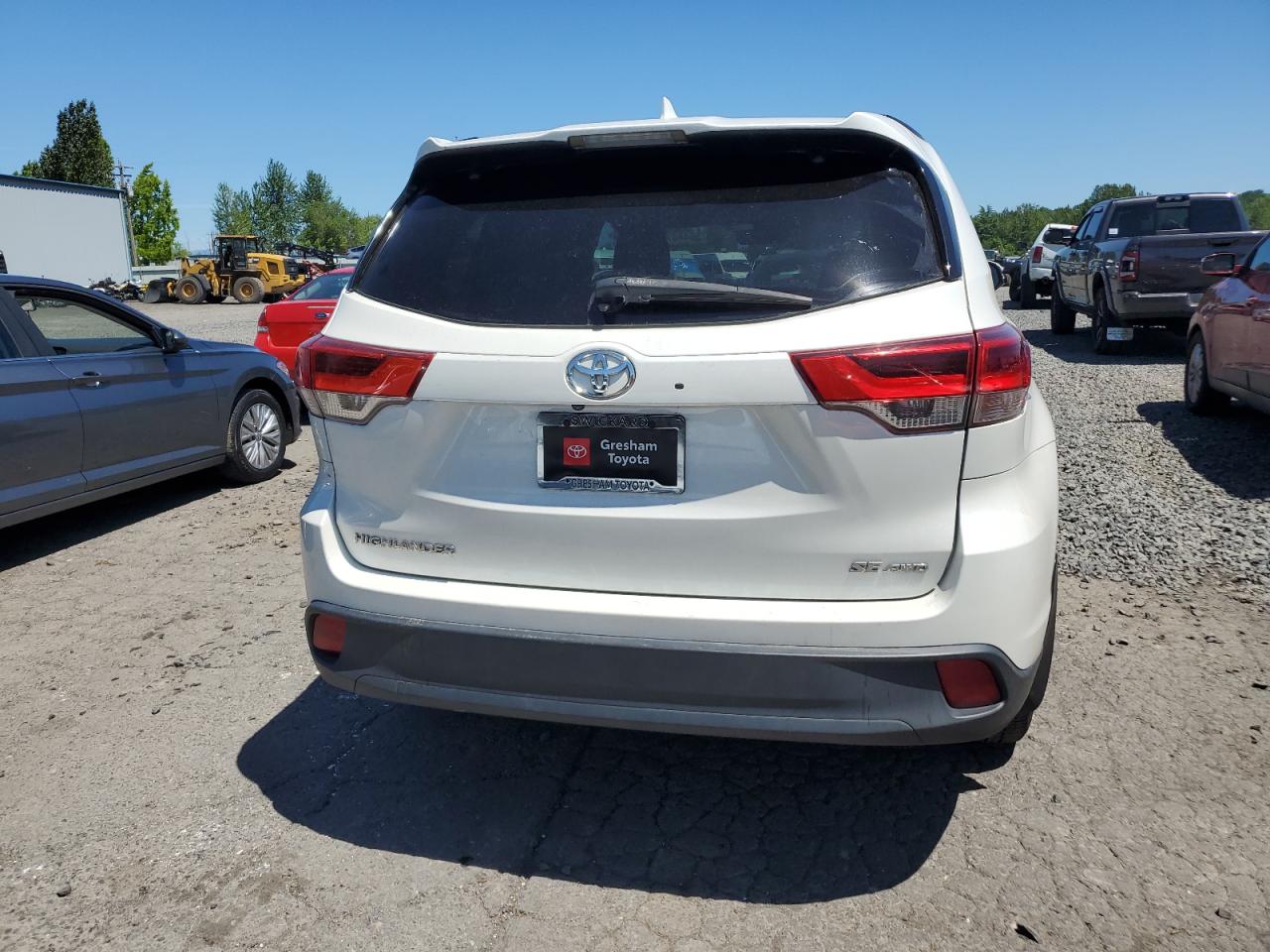 5TDJZRFH9JS546760 2018 Toyota Highlander Se