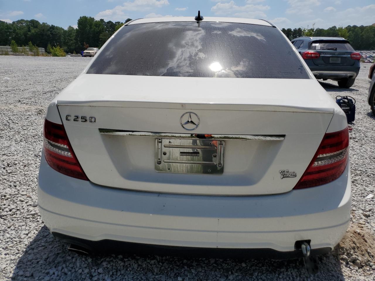 2013 Mercedes-Benz C 250 vin: WDDGF4HB5DA854143