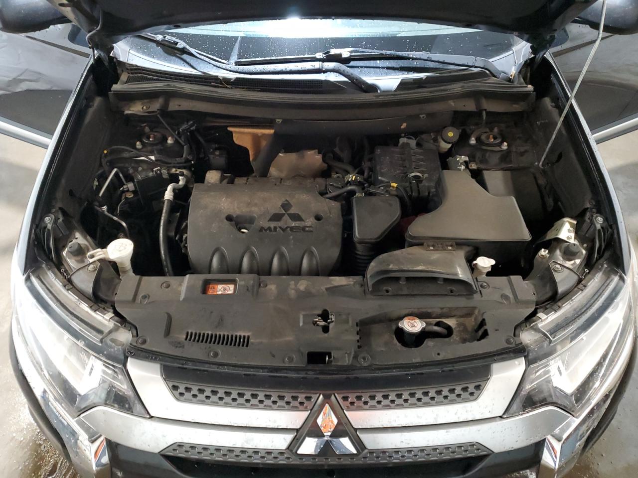 JA4AZ3A3XKZ051843 2019 Mitsubishi Outlander Se