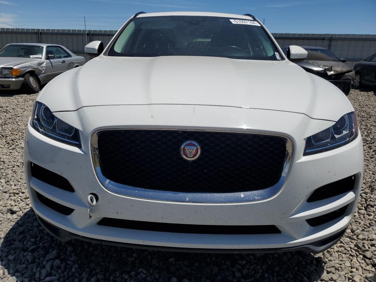 2017 Jaguar F-Pace Premium vin: SADCJ2BV3HA495822