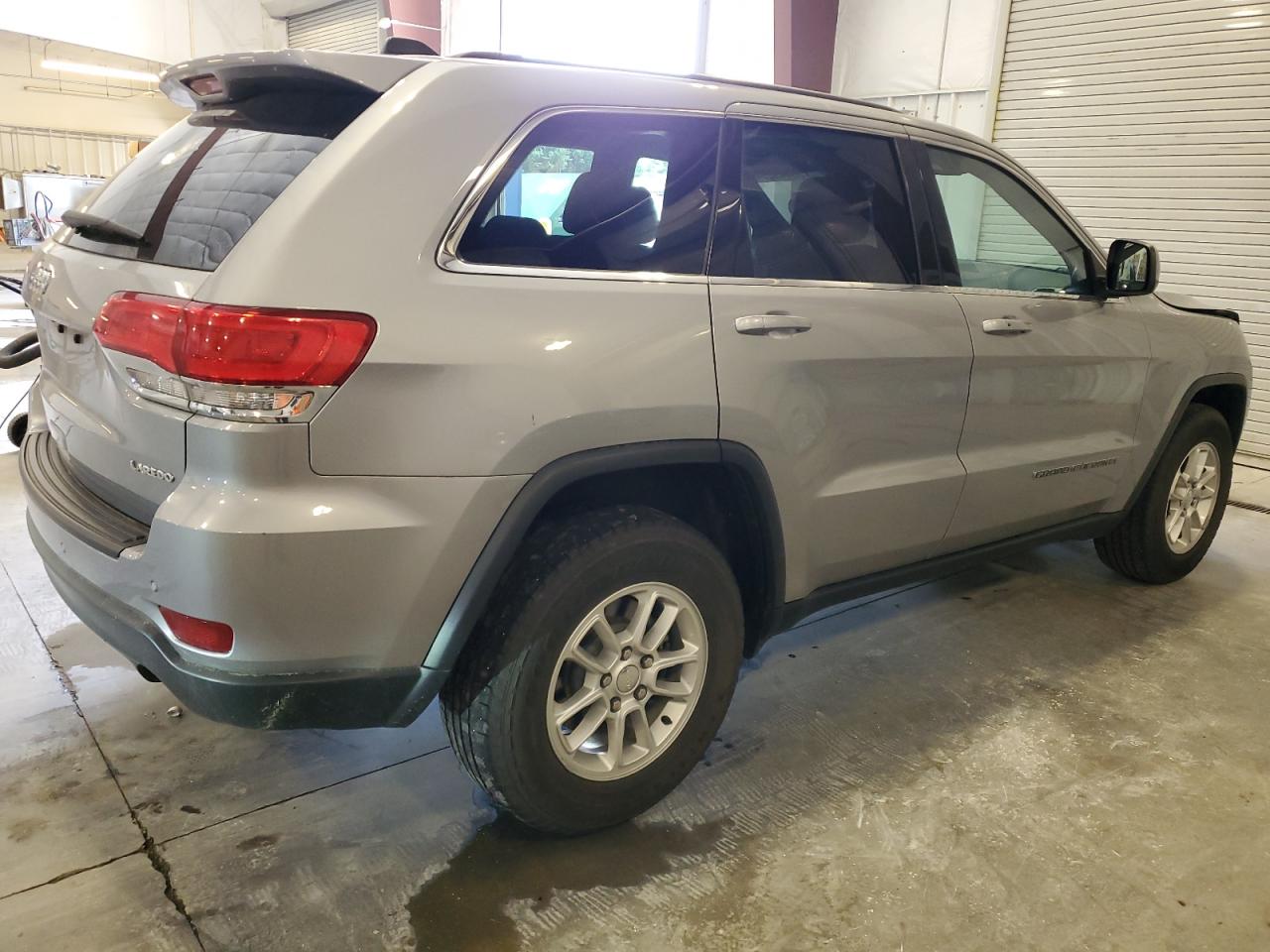 1C4RJFAG0JC365667 2018 Jeep Grand Cherokee Laredo