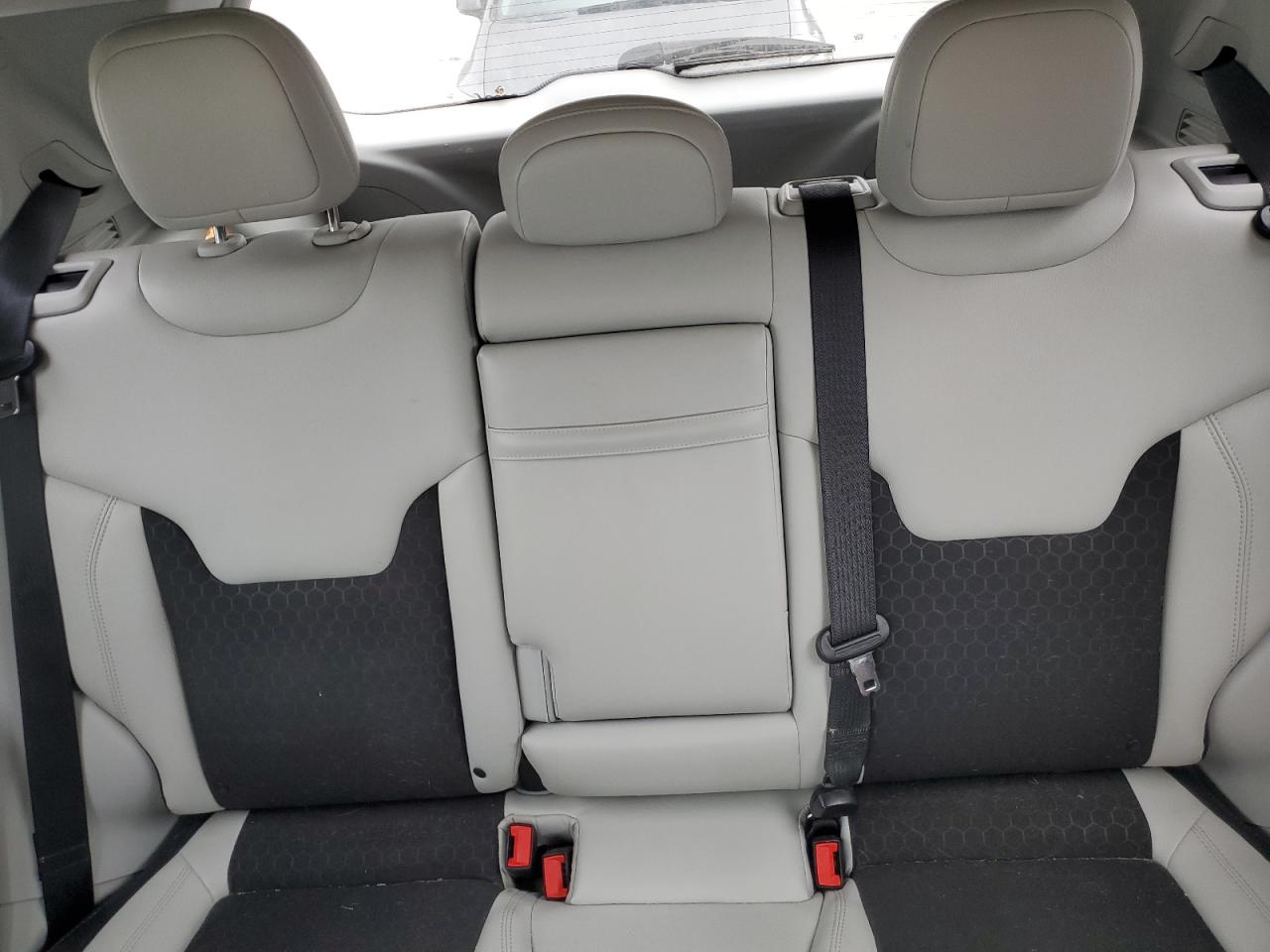 3C4NJCBB2JT105629 2018 Jeep Compass Latitude