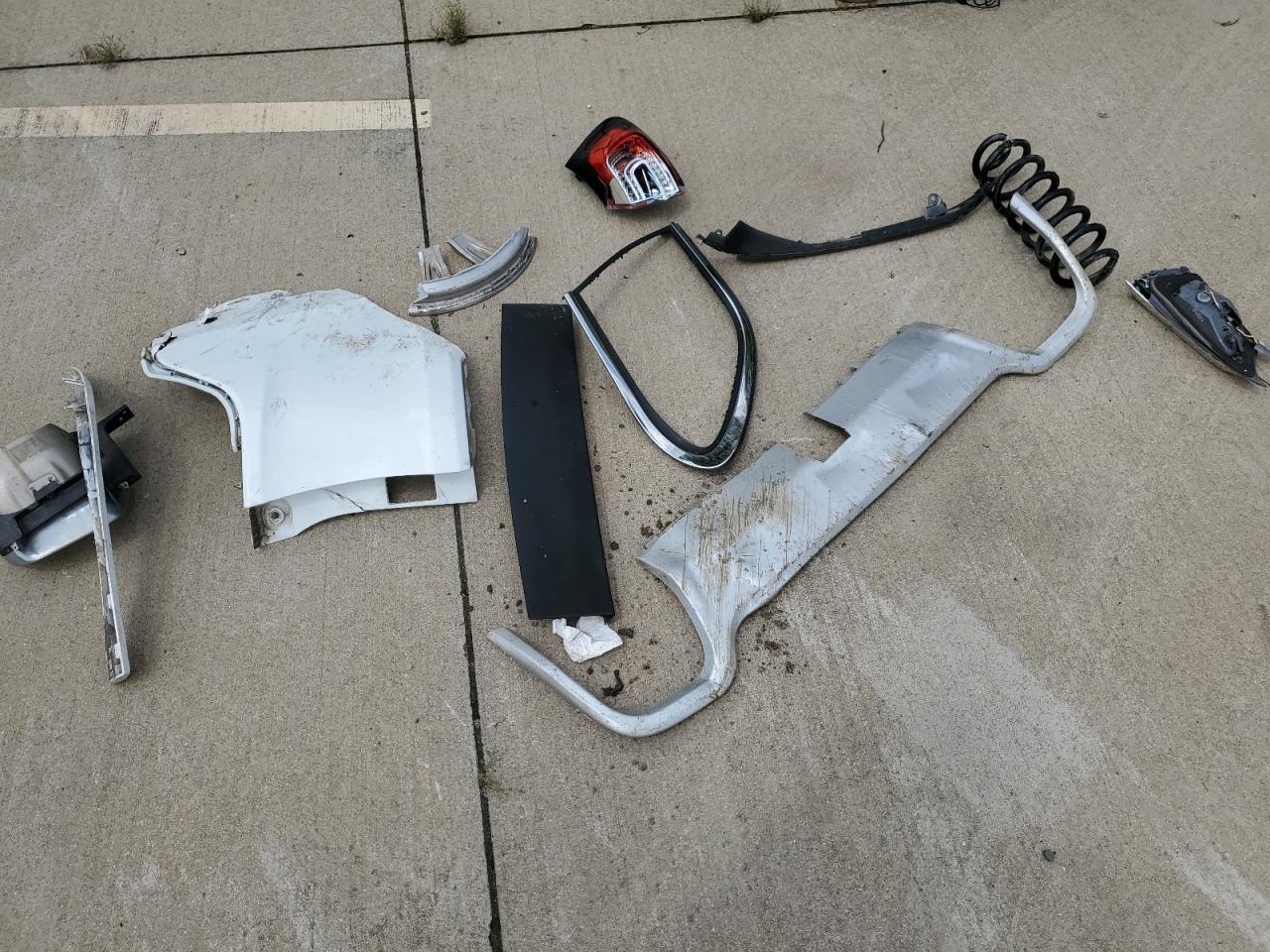 1C4PJMJX9JD572208 2018 Jeep Cherokee Overland