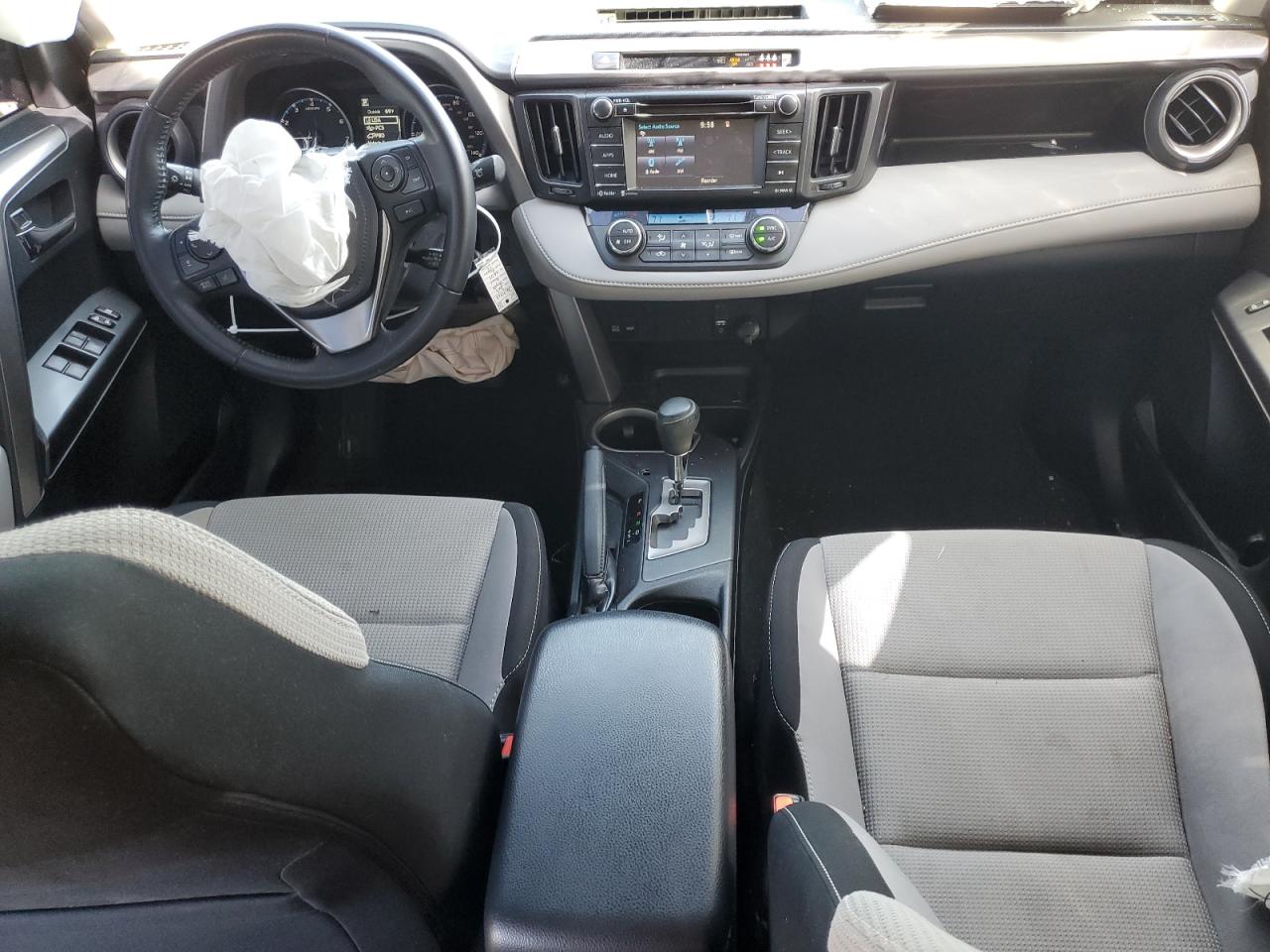 JTMWFREV6HJ106315 2017 Toyota Rav4 Xle