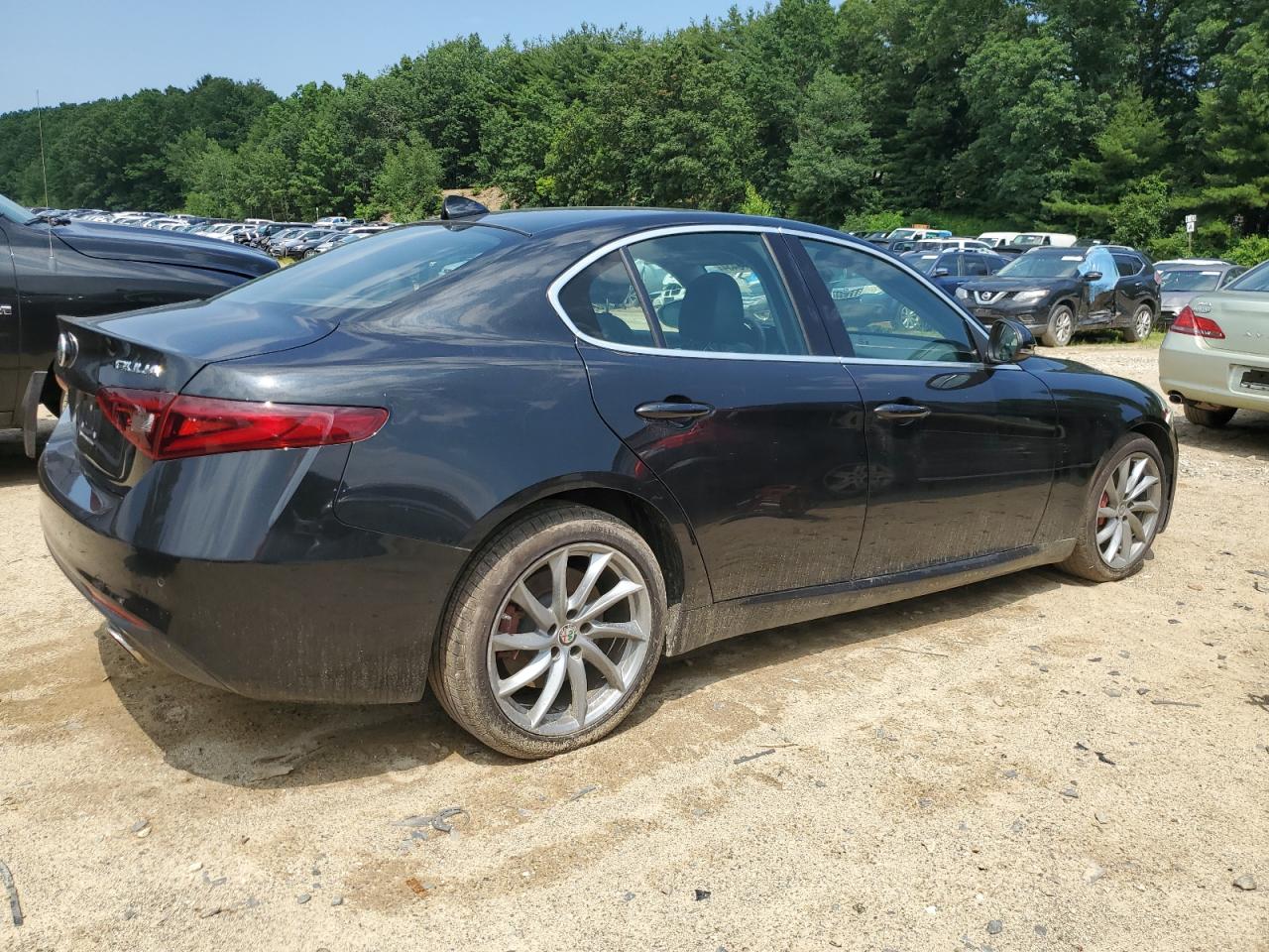 2018 Alfa Romeo Giulia Q4 vin: ZARFAEDNXJ7597585