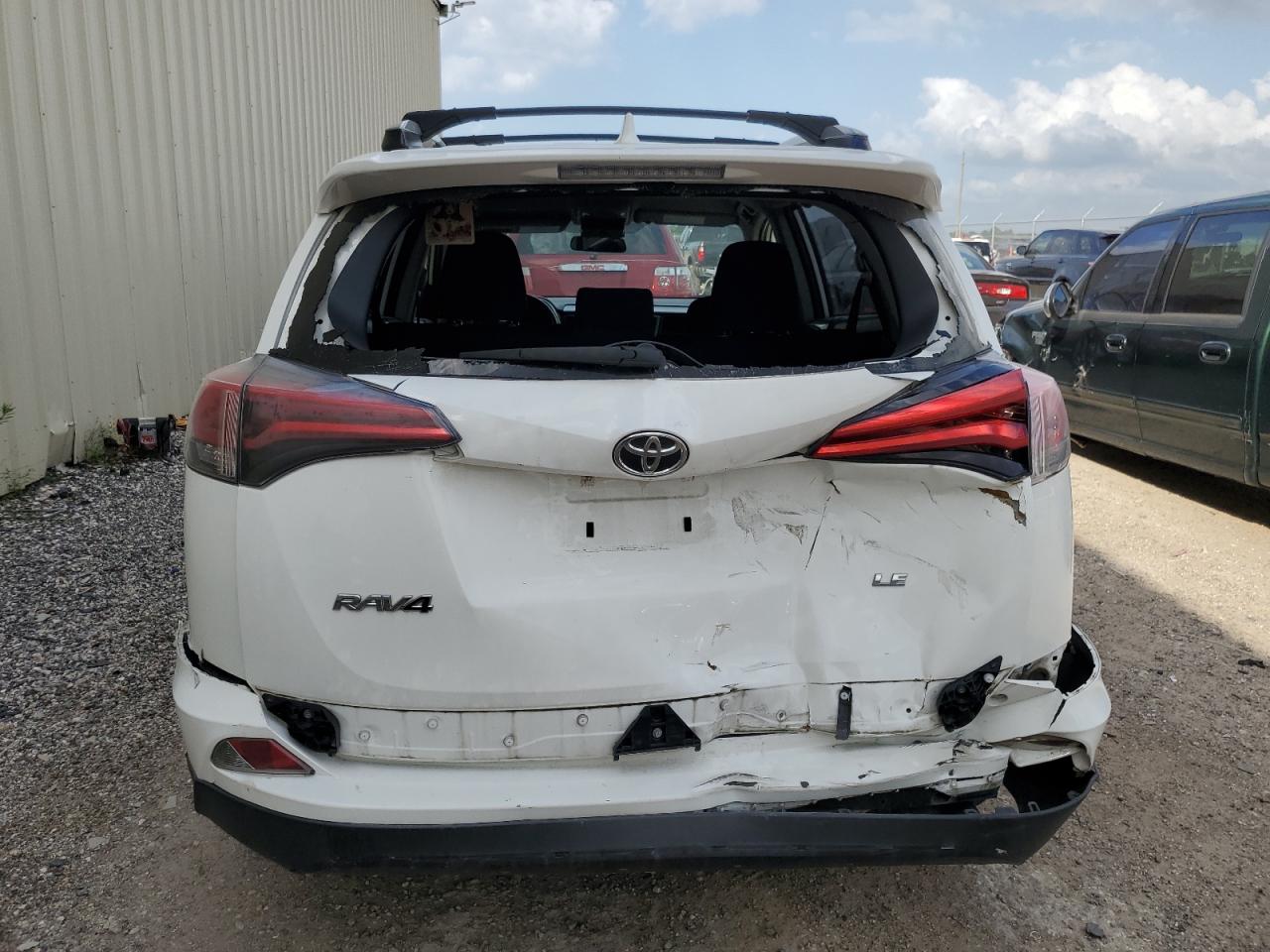 JTMZFREV3HJ705427 2017 Toyota Rav4 Le