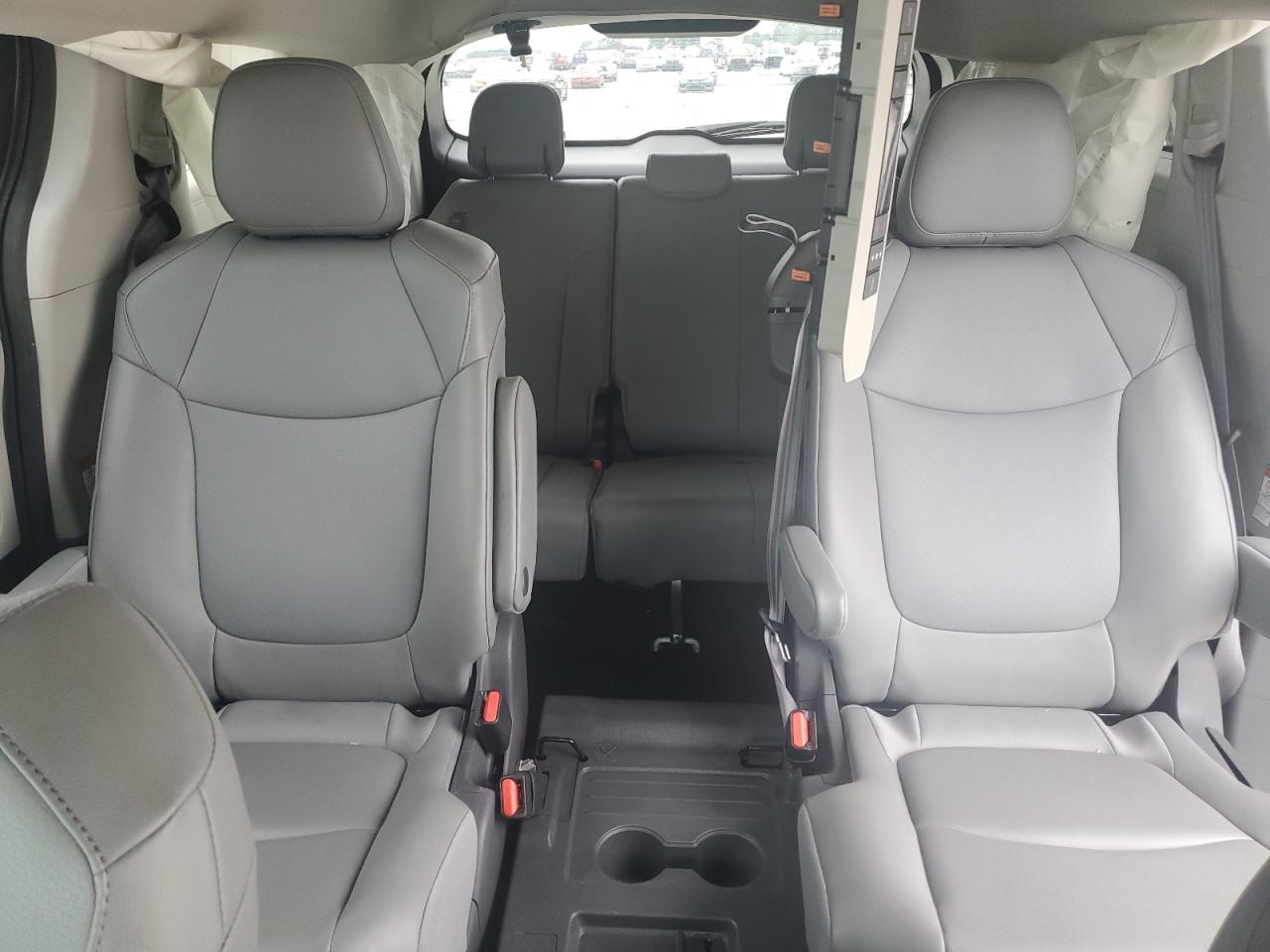 5TDYRKEC7MS053966 2021 Toyota Sienna Xle