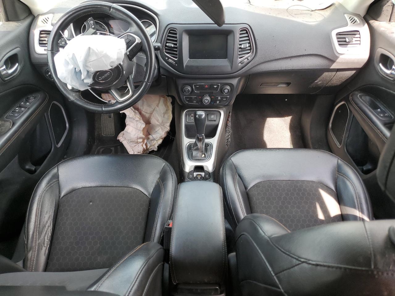 3C4NJCBB8JT193943 2018 Jeep Compass Latitude