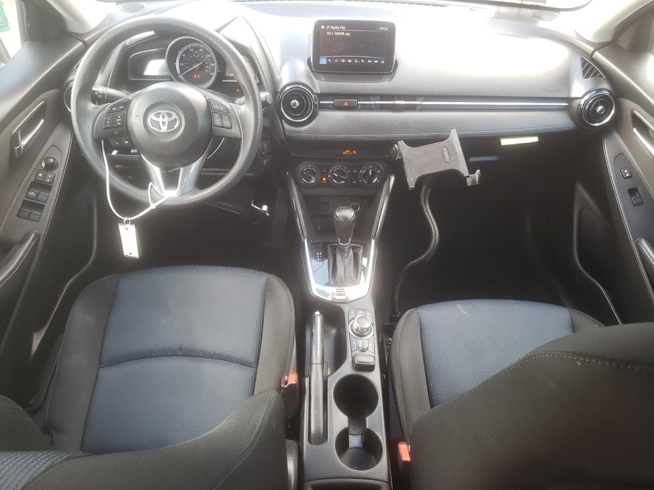 3MYDLBYVXHY181888 2017 Toyota Yaris Ia