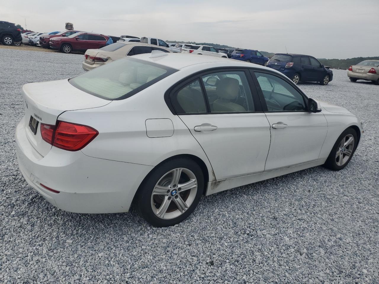 2014 BMW 320 I vin: WBA3B1C5XEK135452