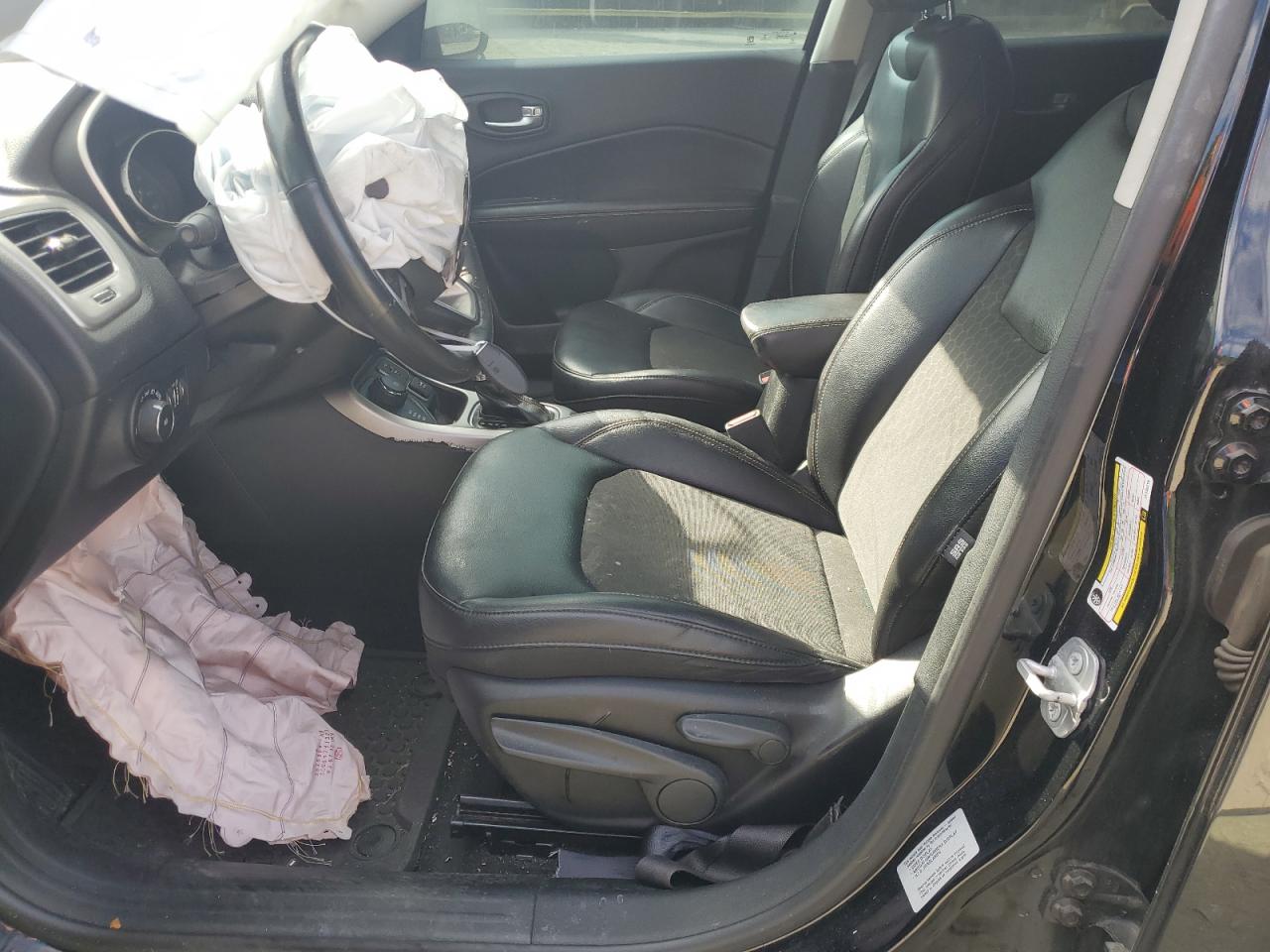 3C4NJDBB2JT135218 2018 Jeep Compass Latitude