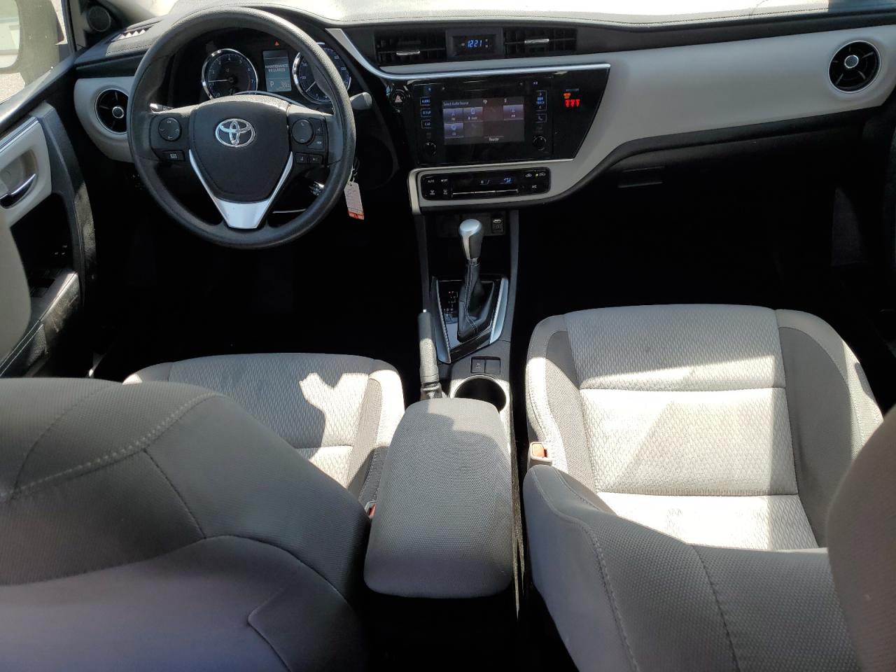 2018 Toyota Corolla L vin: 5YFBURHE5JP780361