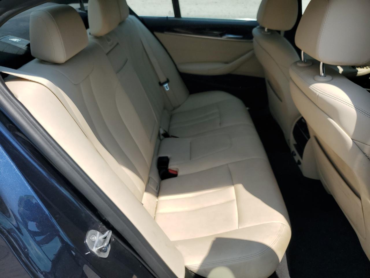 WBAJA9C55KB398582 2019 BMW 530E