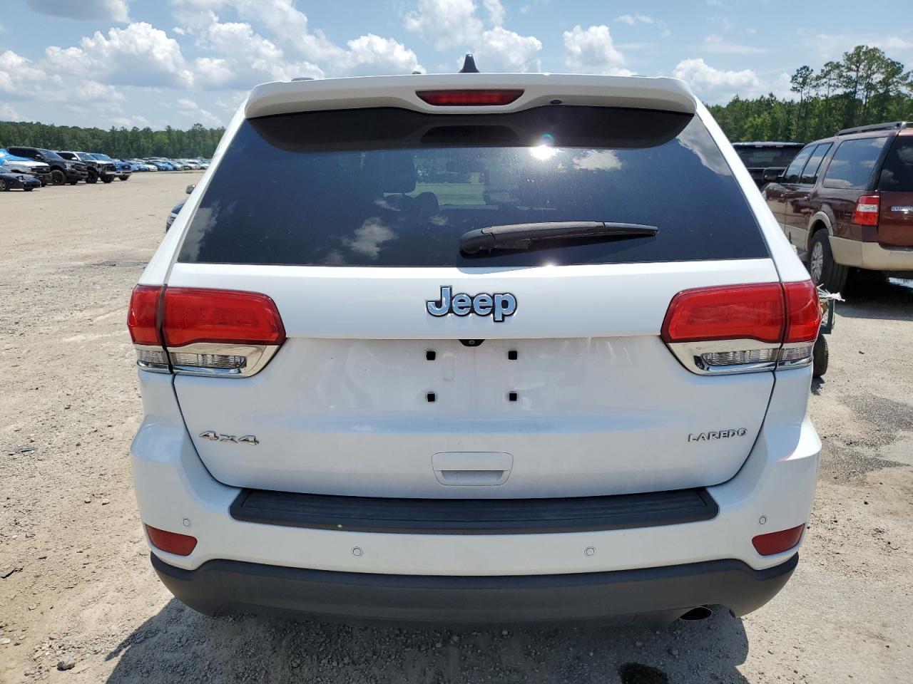 1C4RJFAG2JC244297 2018 Jeep Grand Cherokee Laredo