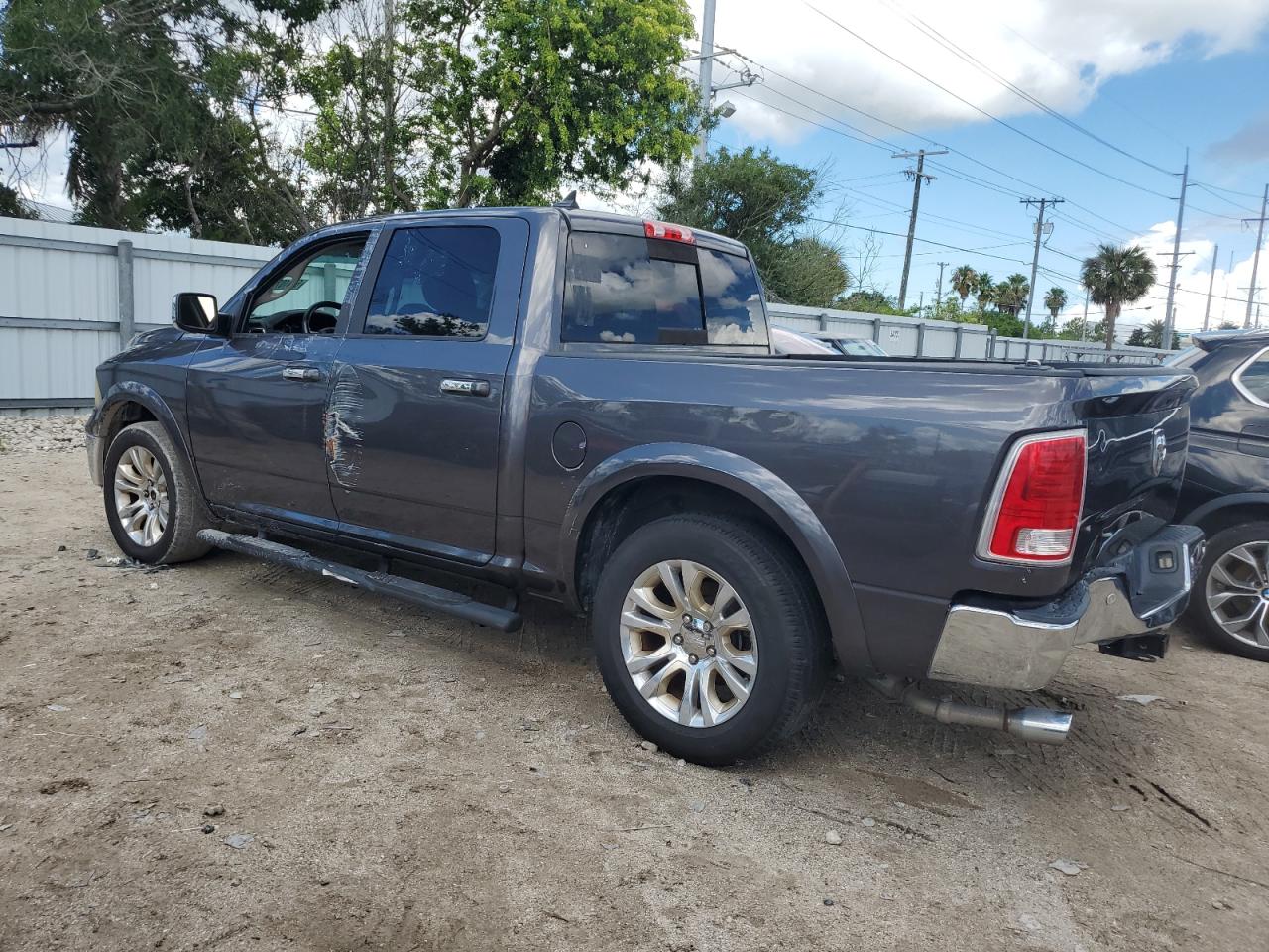 2016 Ram 1500 Laramie vin: 1C6RR6NM1GS201729