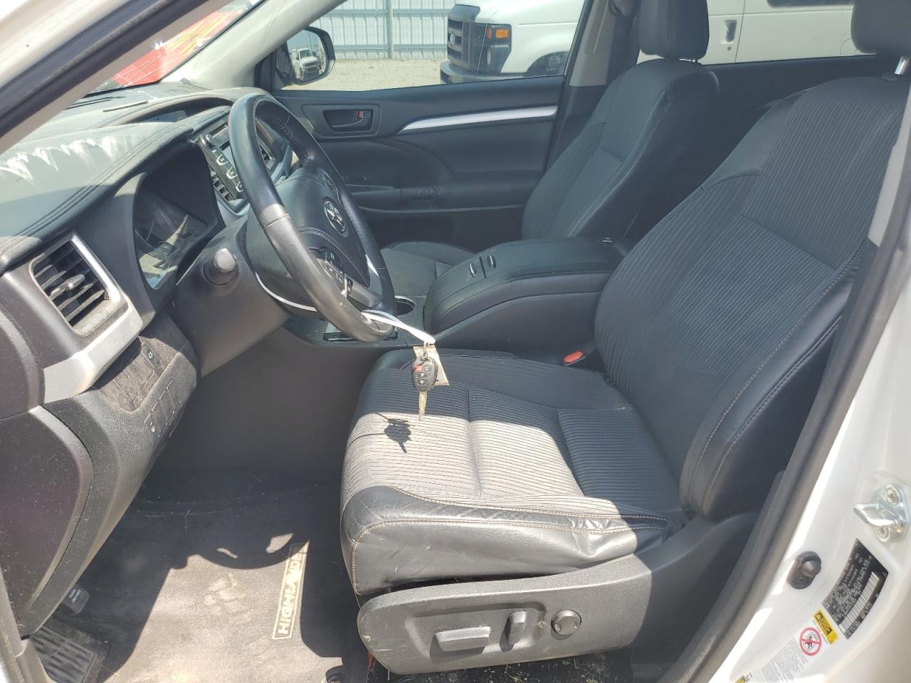 5TDBKRFH1FS120934 2015 Toyota Highlander Le