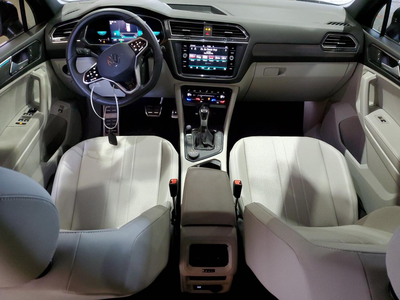 3VV8B7AX0NM095117 2022 Volkswagen Tiguan Se R-Line Black