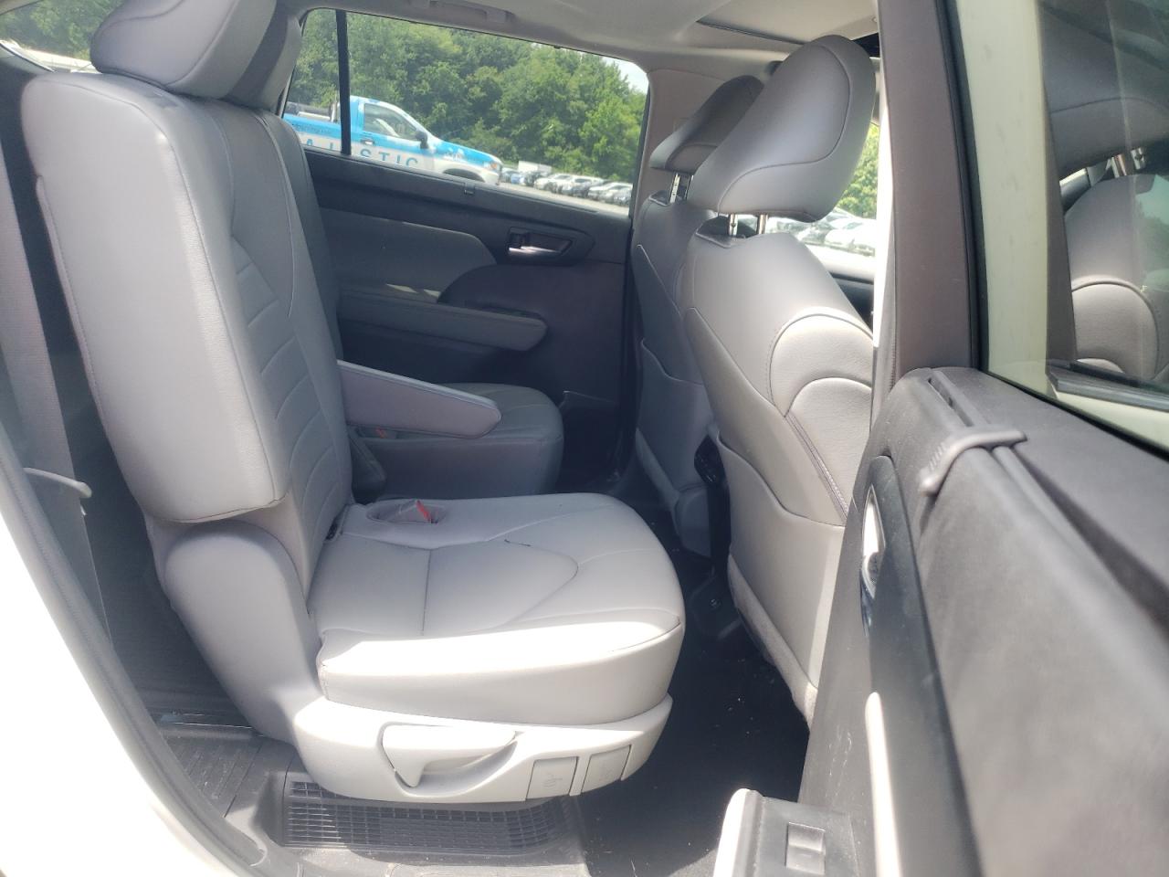 5TDGBRCH2MS038962 2021 Toyota Highlander Hybrid Xle