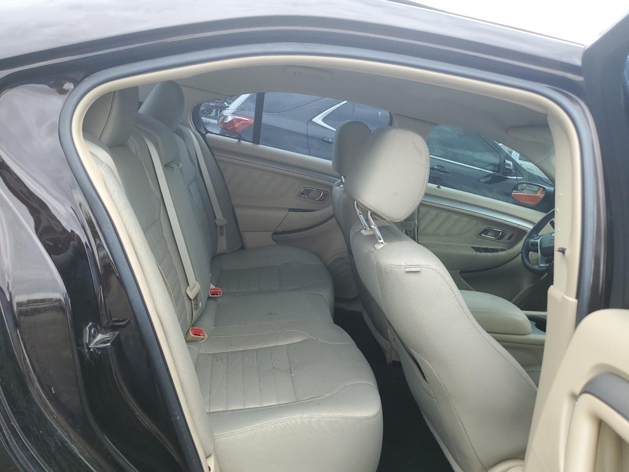 1FAHP2D82DG131816 2013 Ford Taurus Se